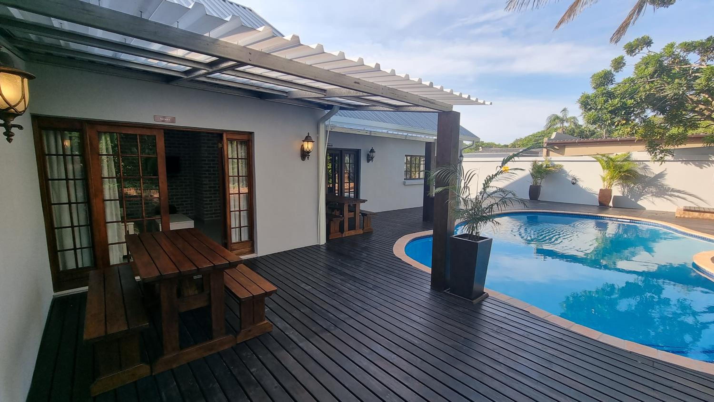 One-Bedroom Apartment with Pool View - Photo 8