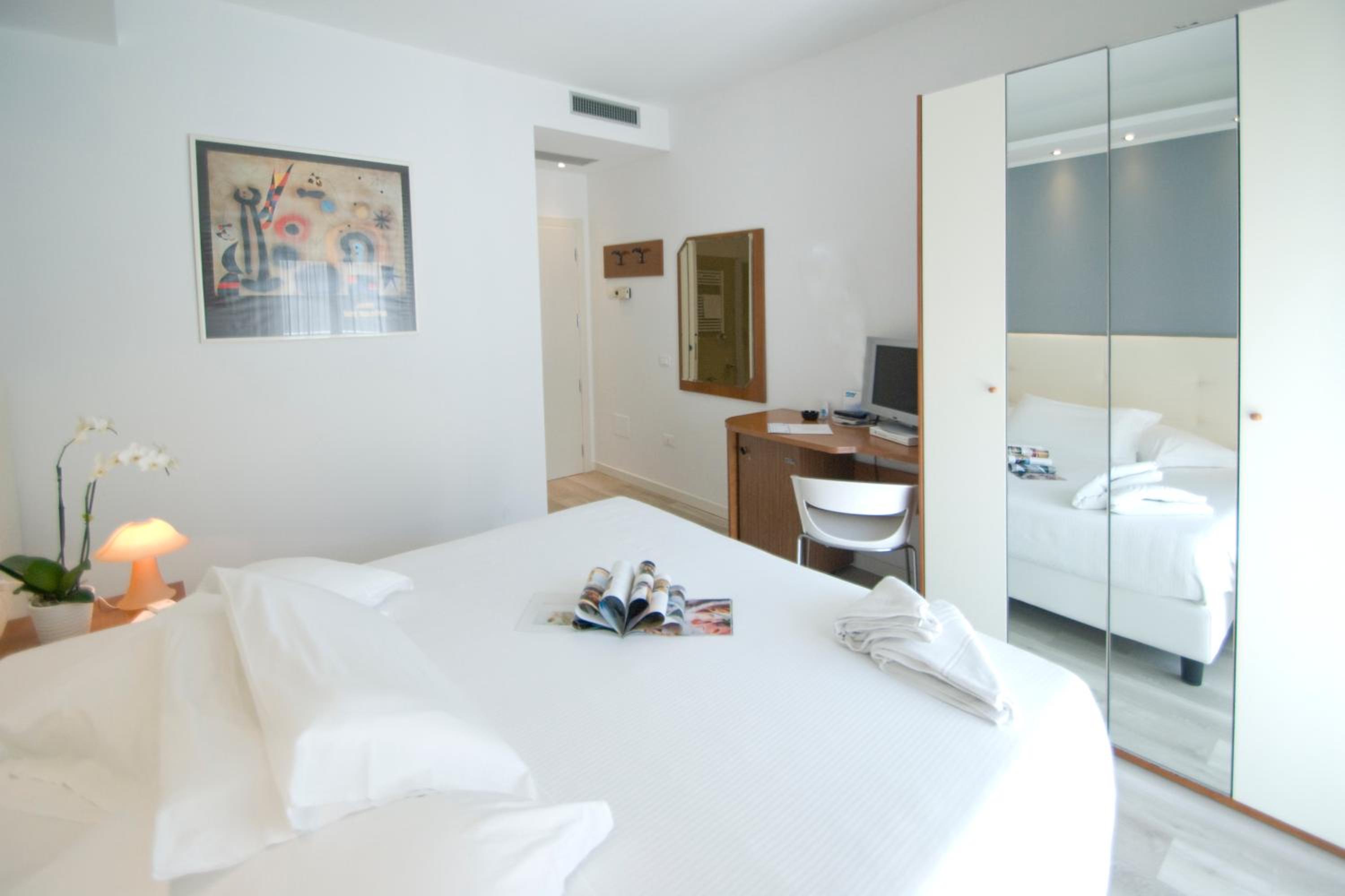 Double or Twin Room with Balcony photo 1