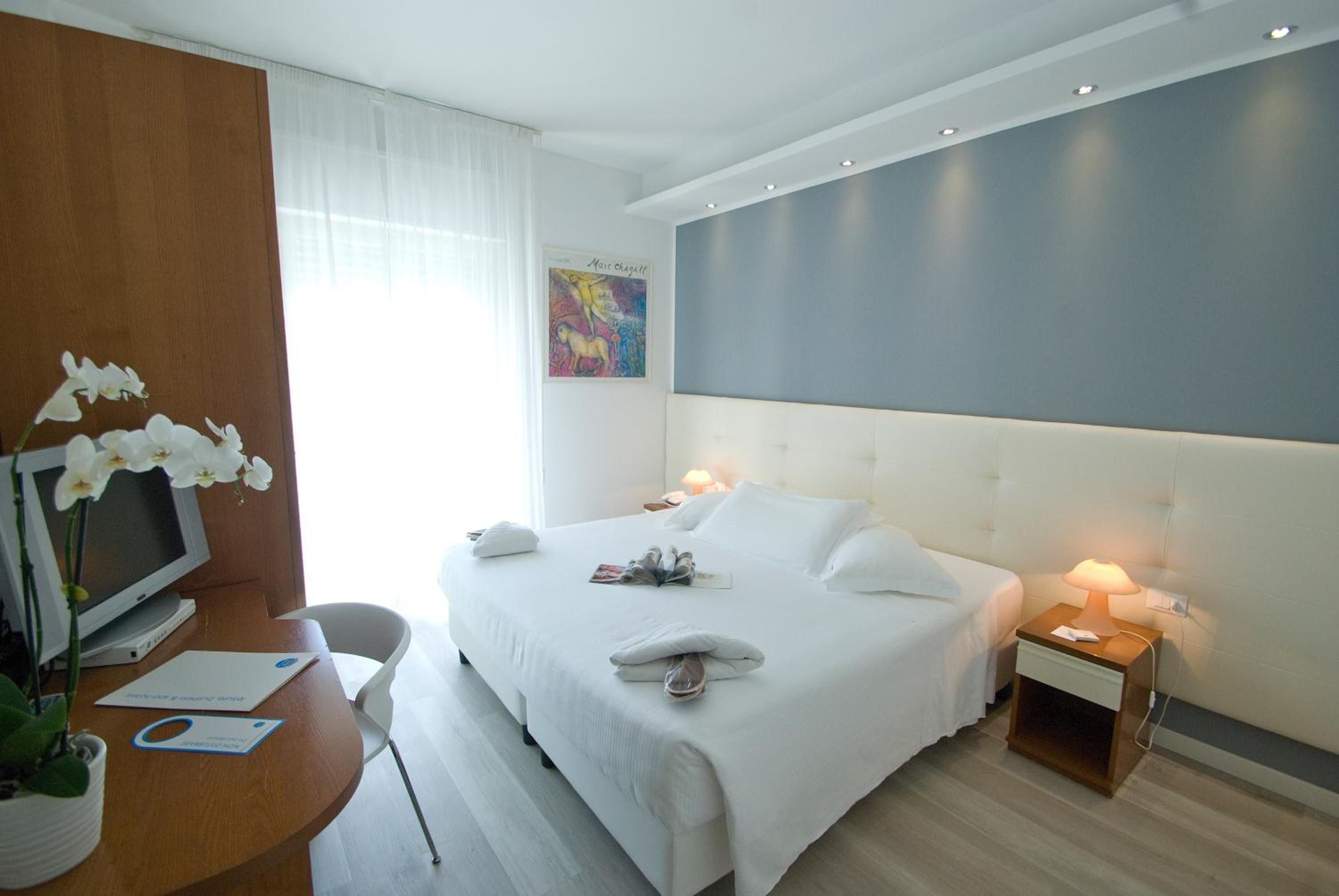 Double or Twin Room with Balcony photo 2