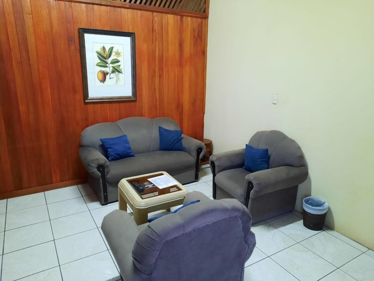 Apartment photo 2