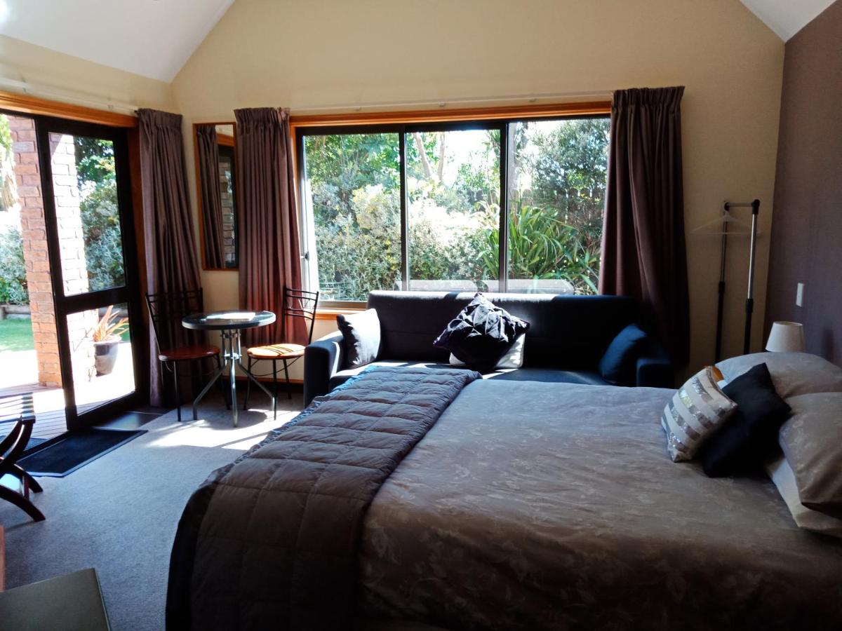 Queen Room with Garden View - Photo 2