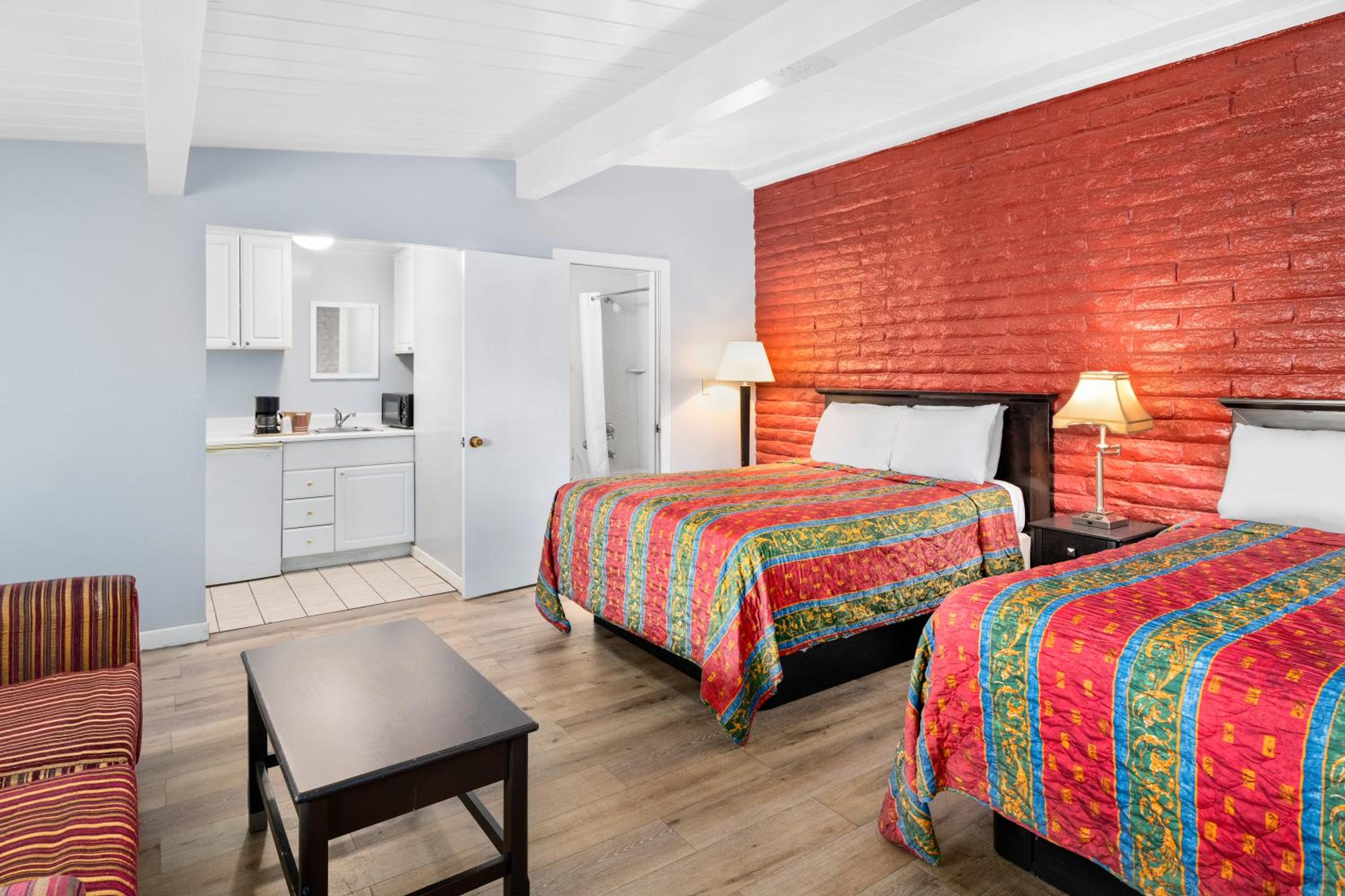 Double Queen Room - Photo 2