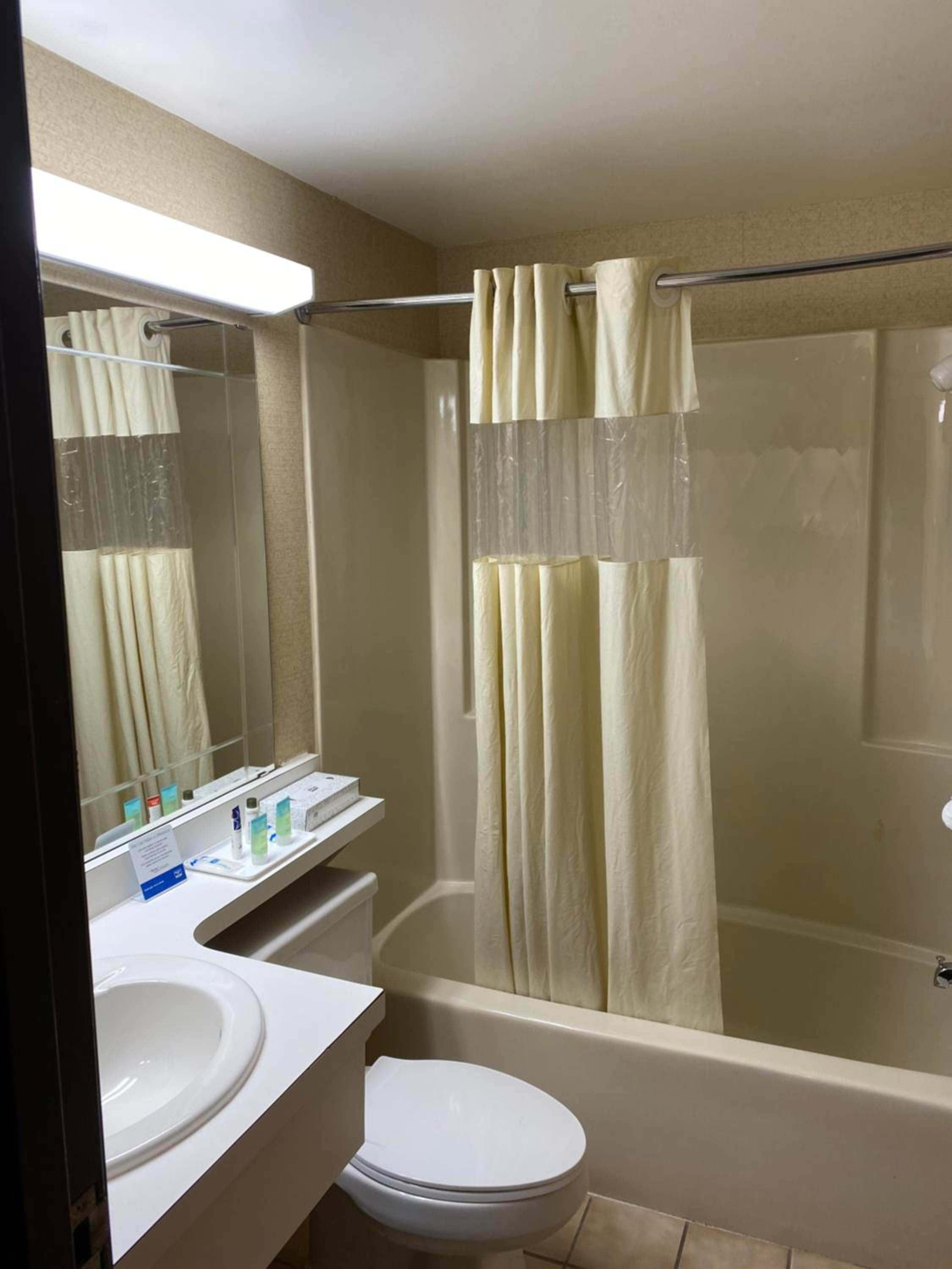 King Room - Non-Smoking - Photo 4