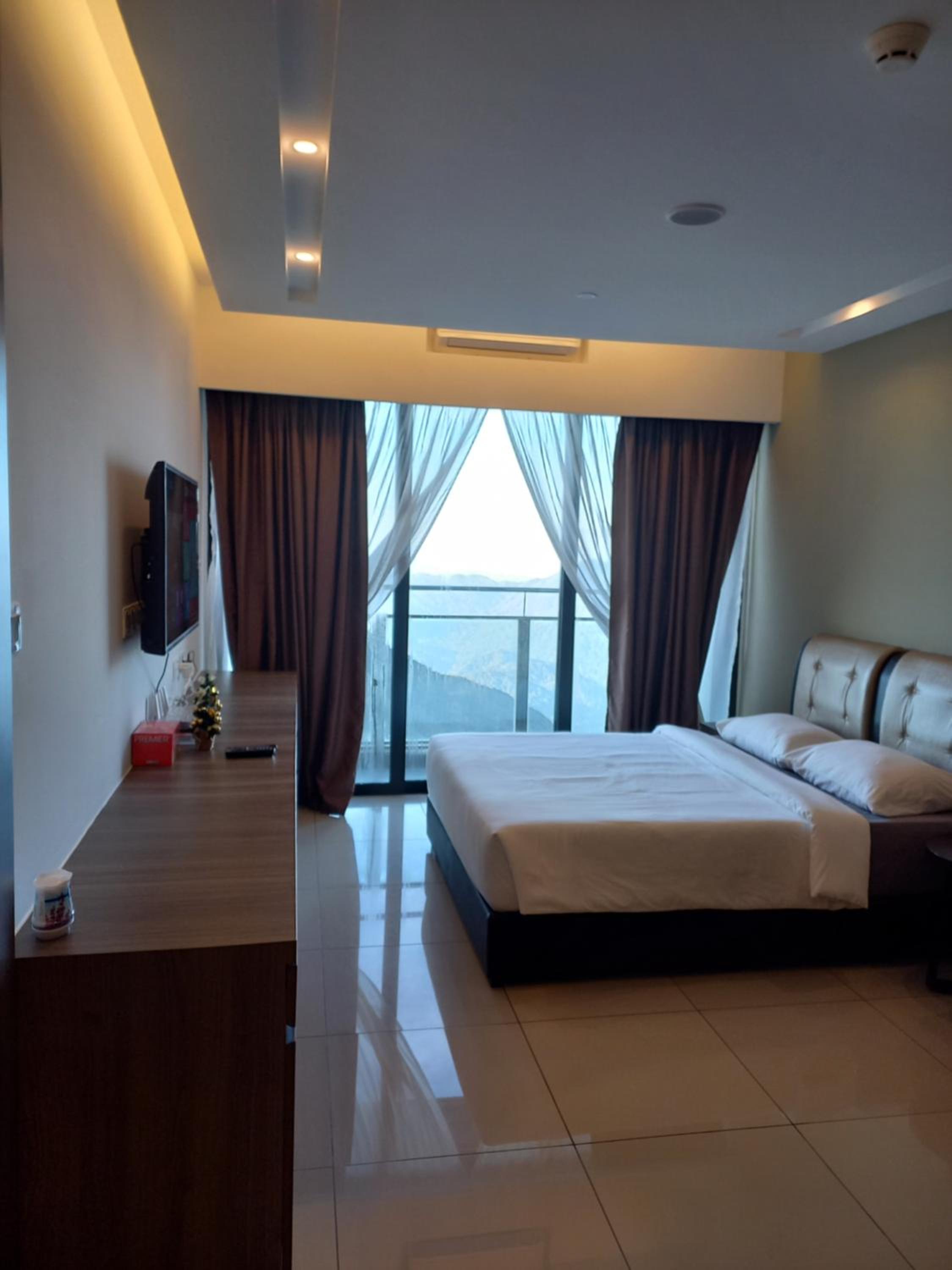 Apartment with Mountain View - Photo 2