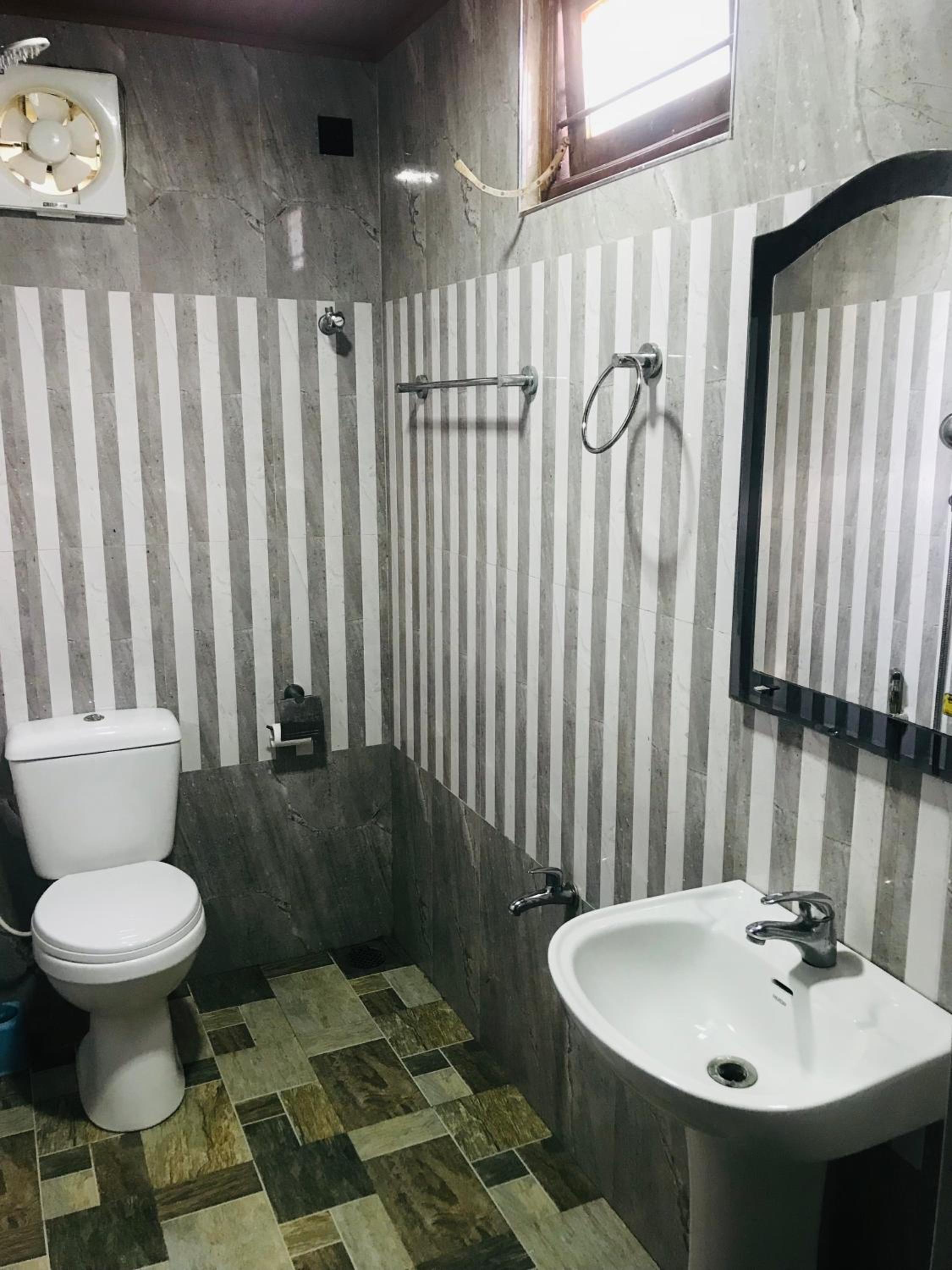 Double Room With Private Bathroom photo 3