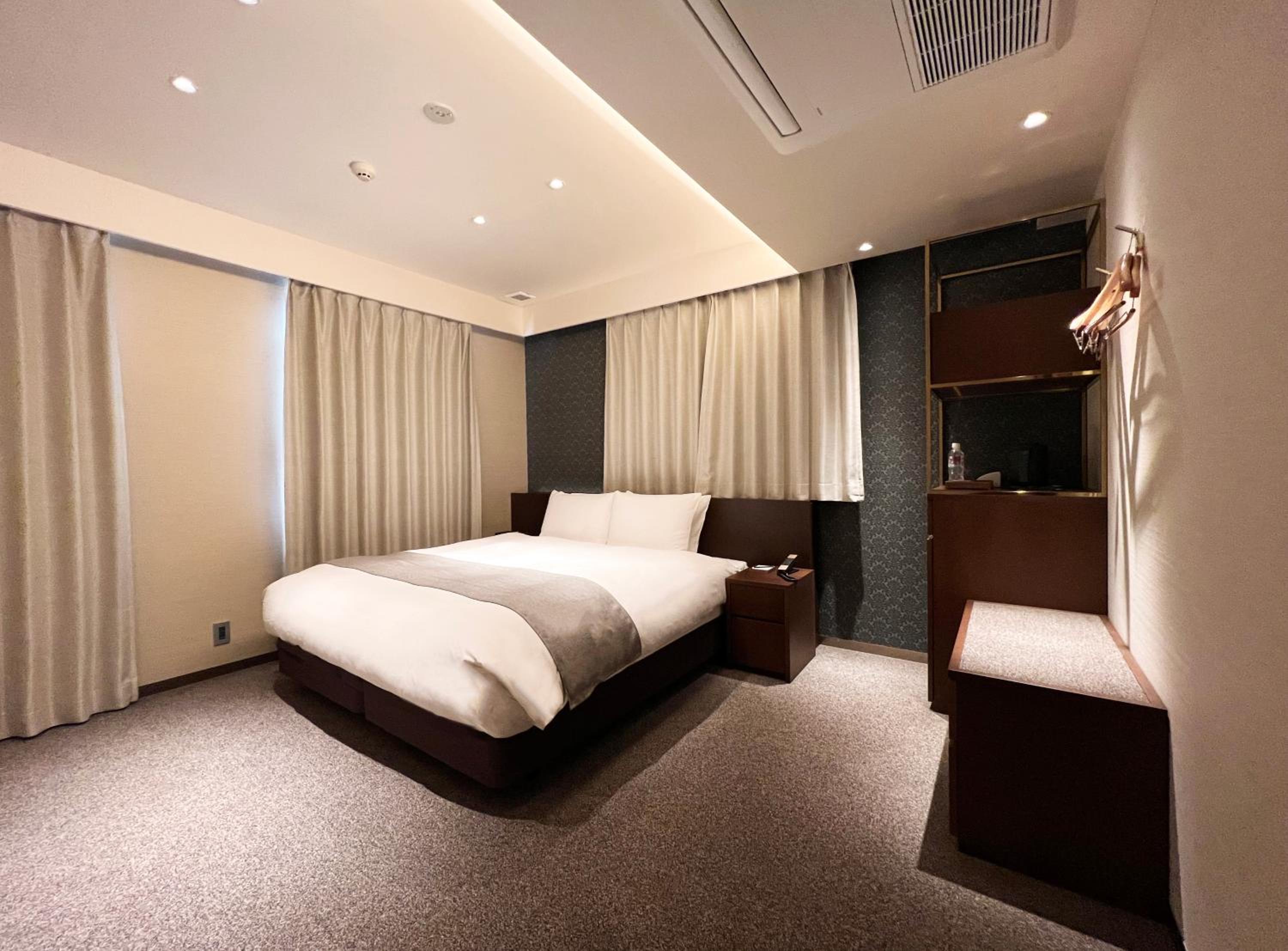 Double Room with Private Bathroom - Photo 10