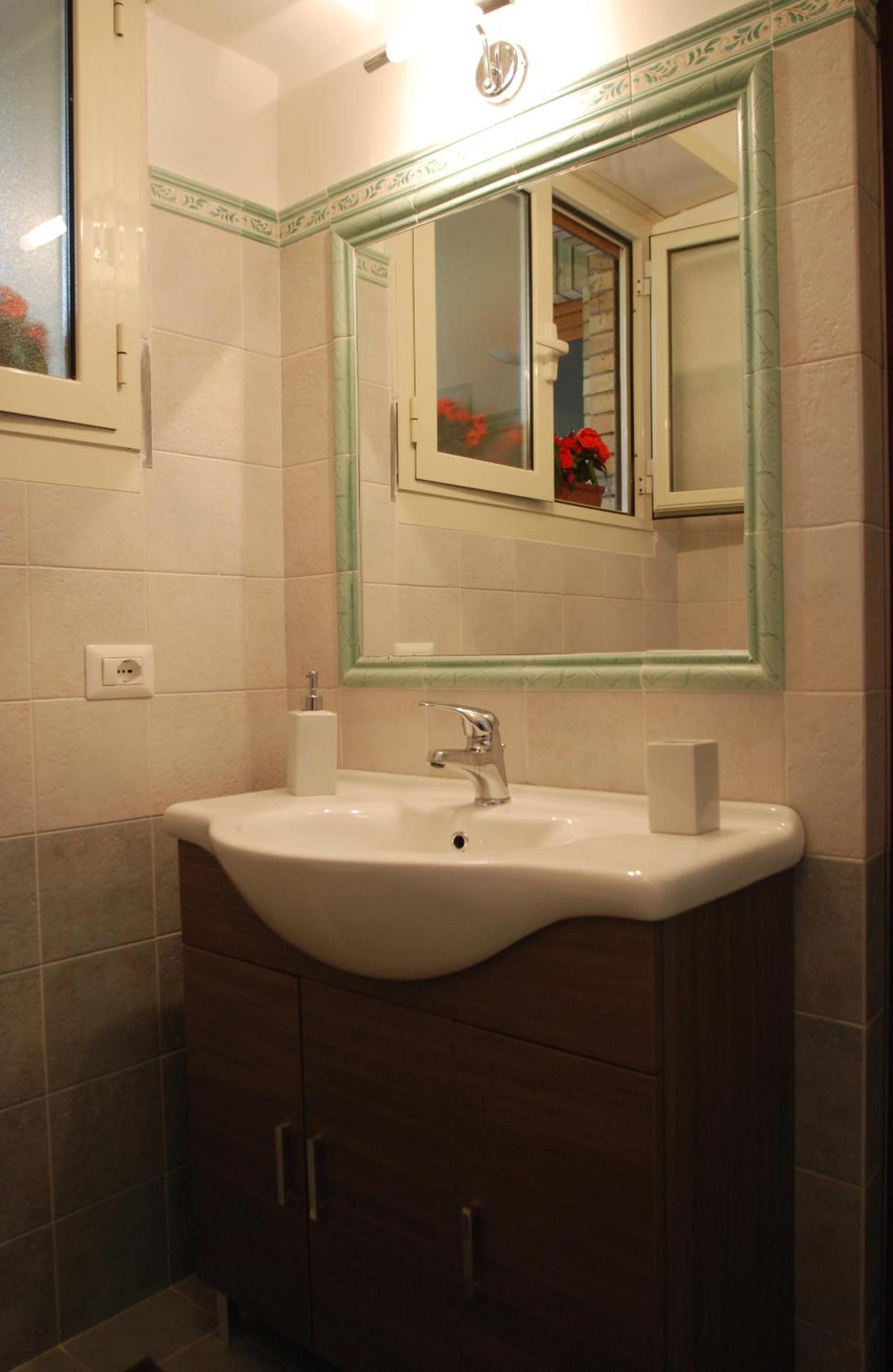 Double Room with Private Bathroom photo 3