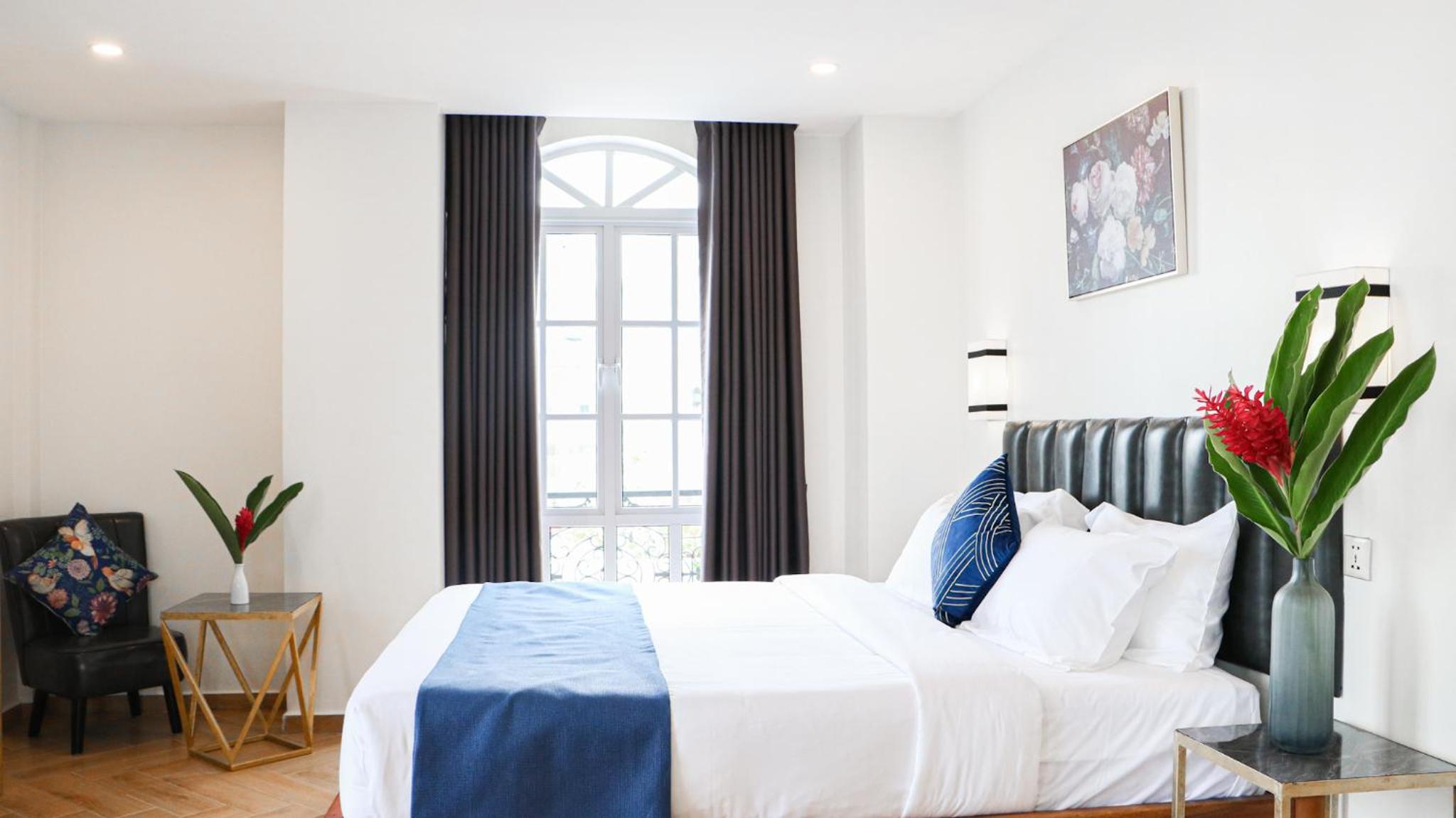 Luxury Suite - Photo 16