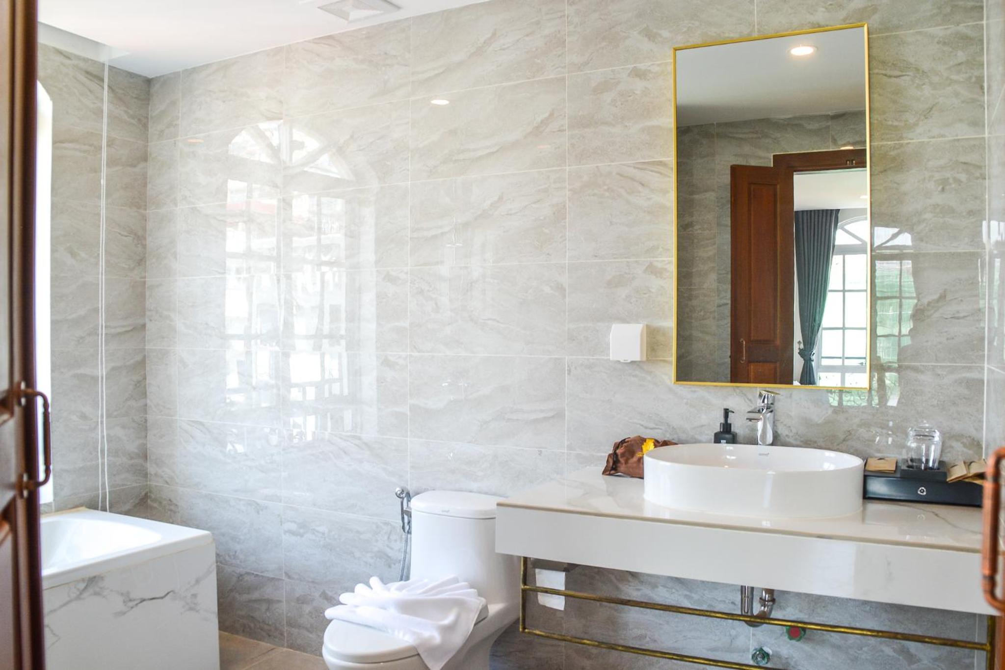 King Suite - Photo 2