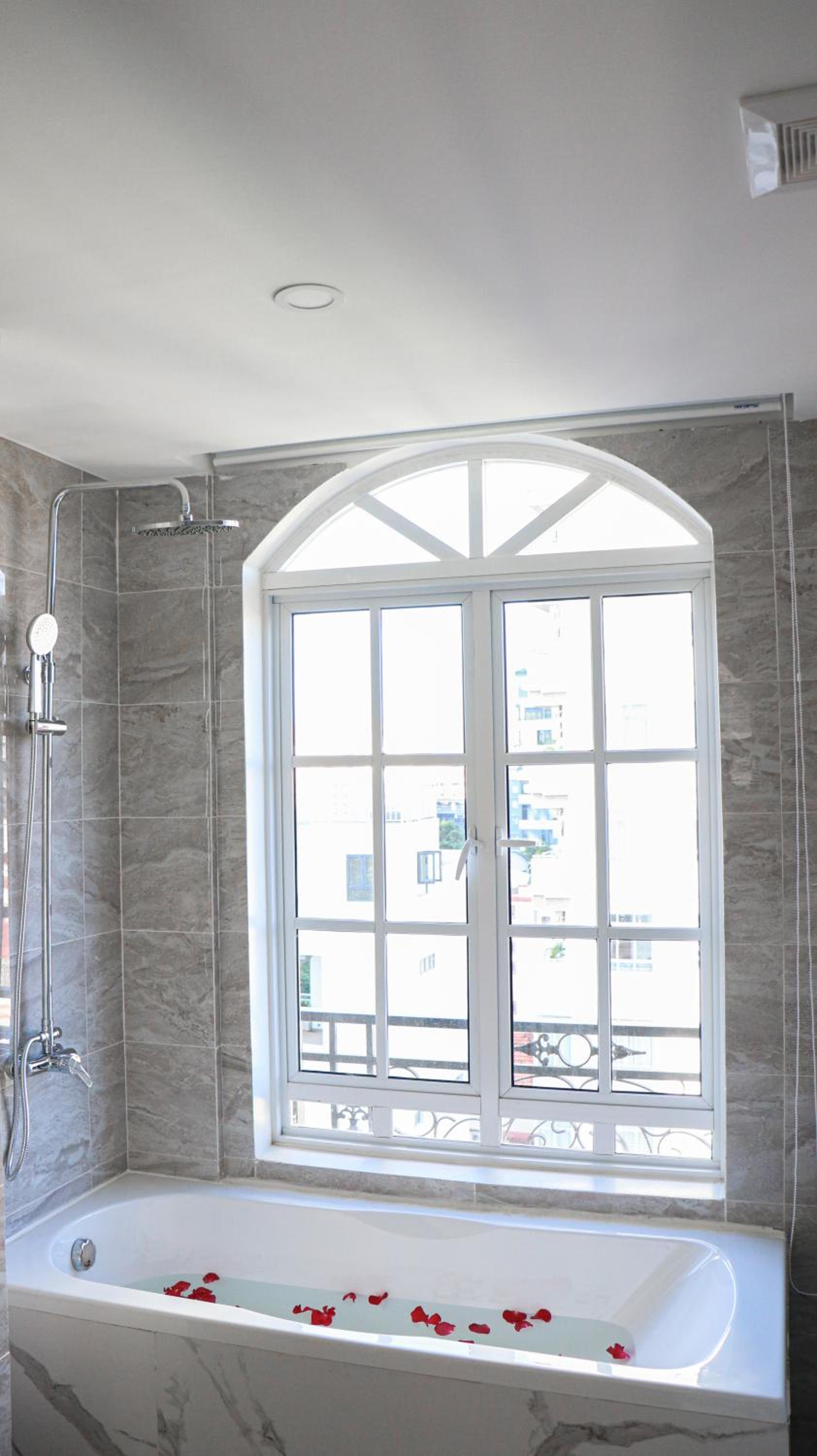 King Suite - Photo 8