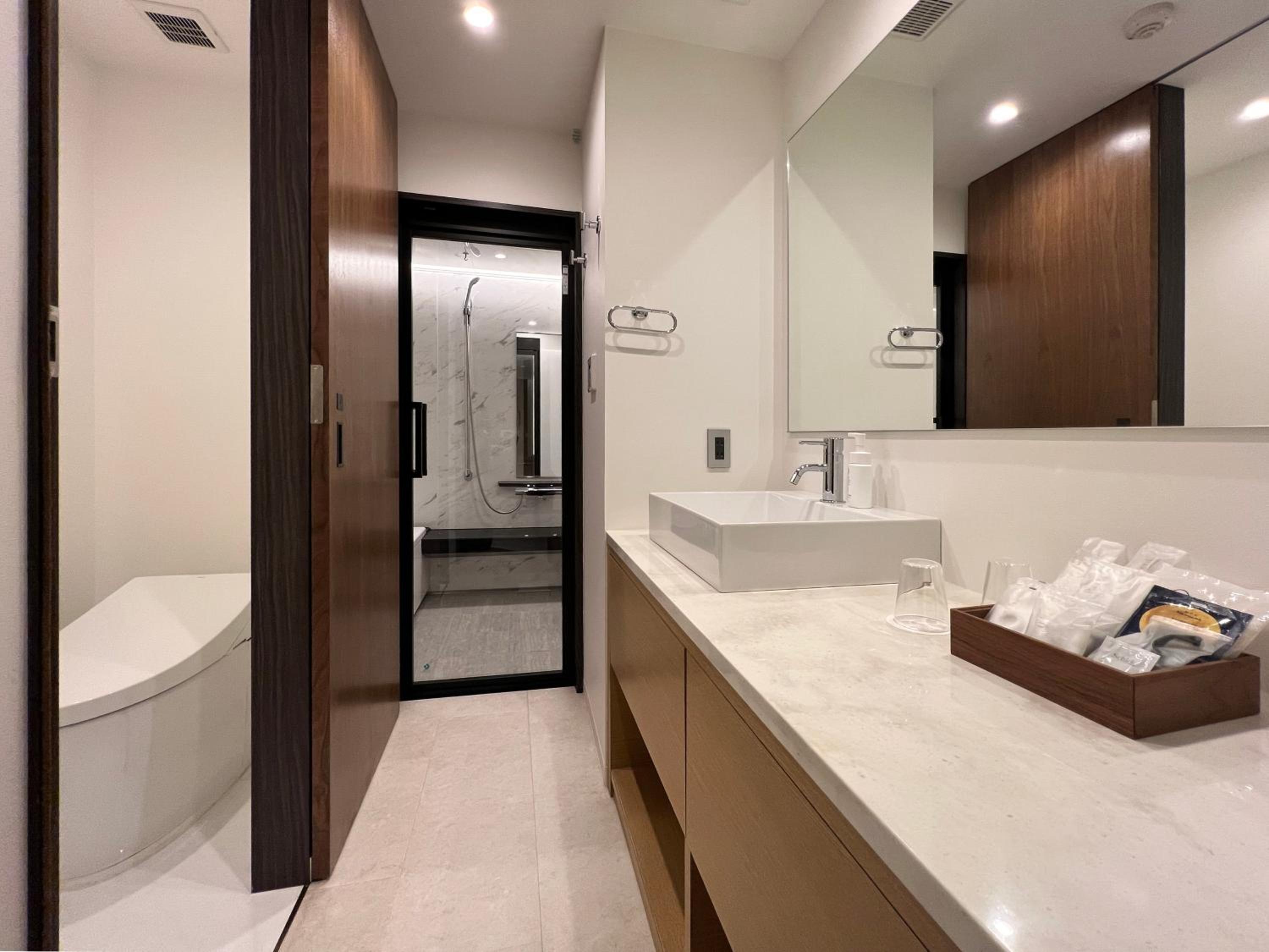 Twin Room with Private Bathroom - Photo 8