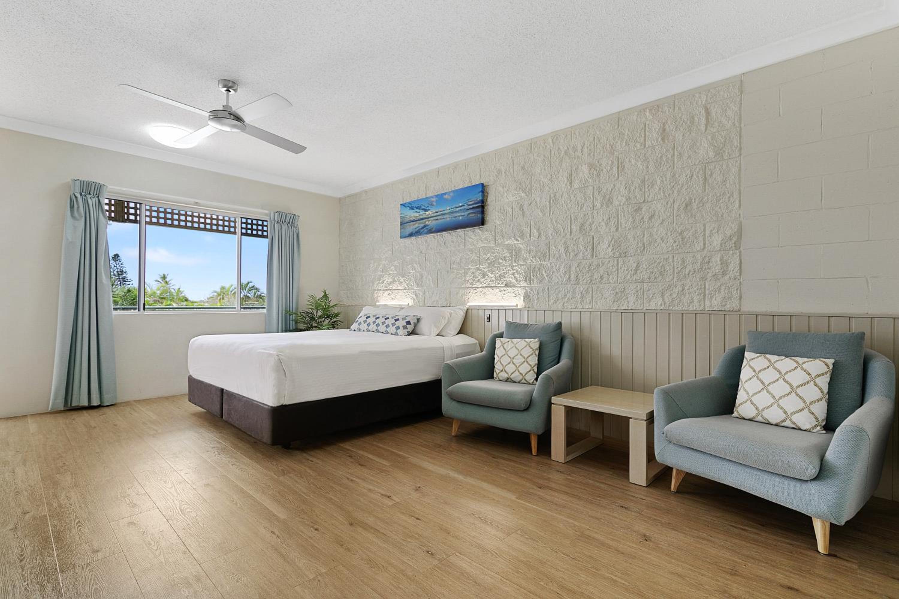 King Resort Room - Photo 8