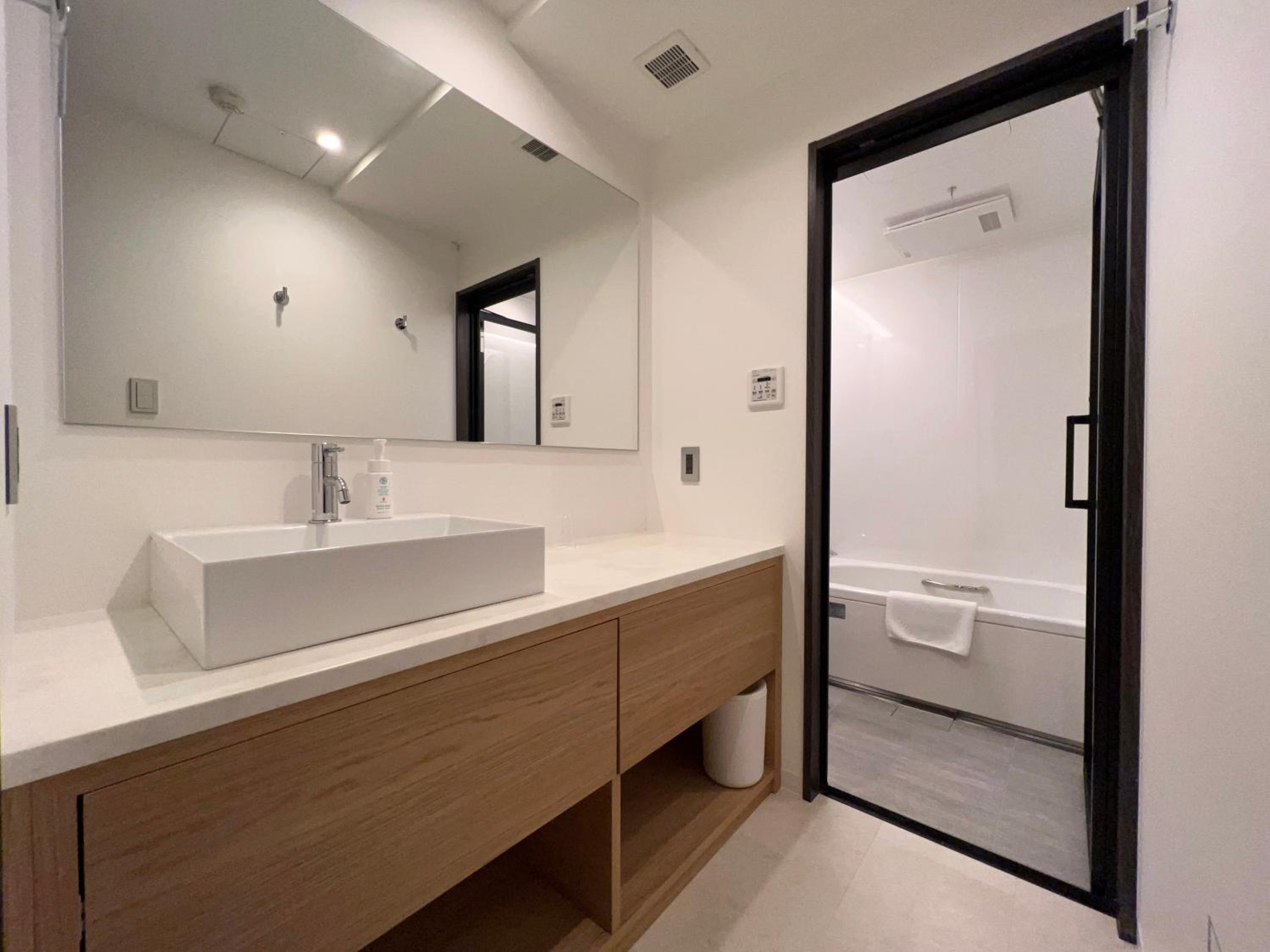 Deluxe Double Room - Photo 9