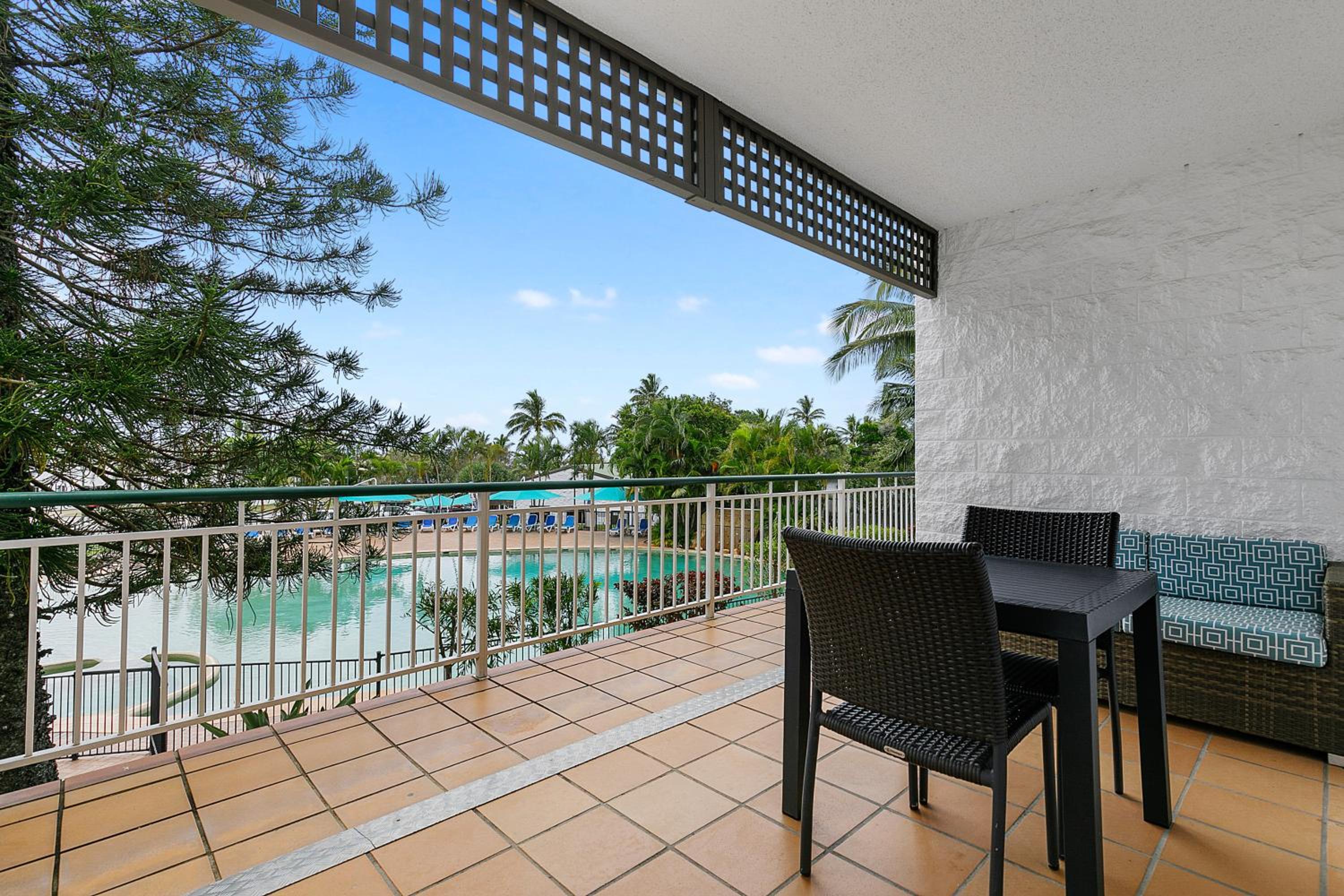 King Resort Room - Photo 3