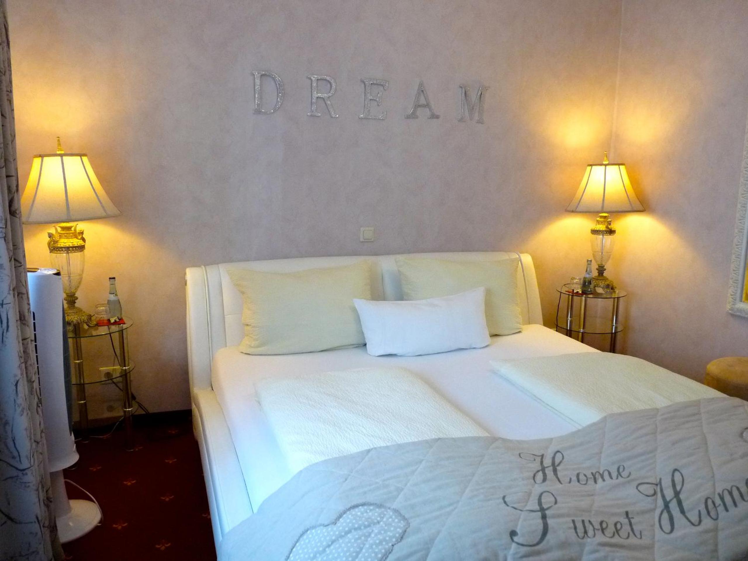 Double Room - Photo 8