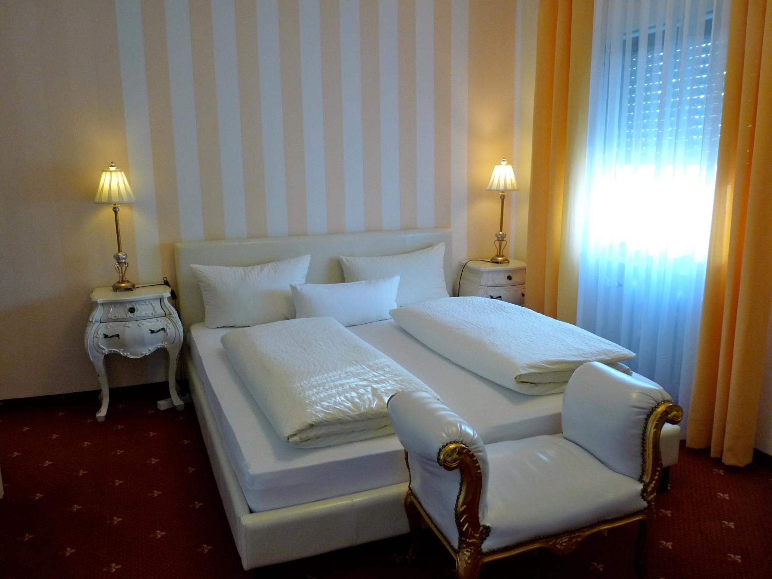 Double Room - Photo 9
