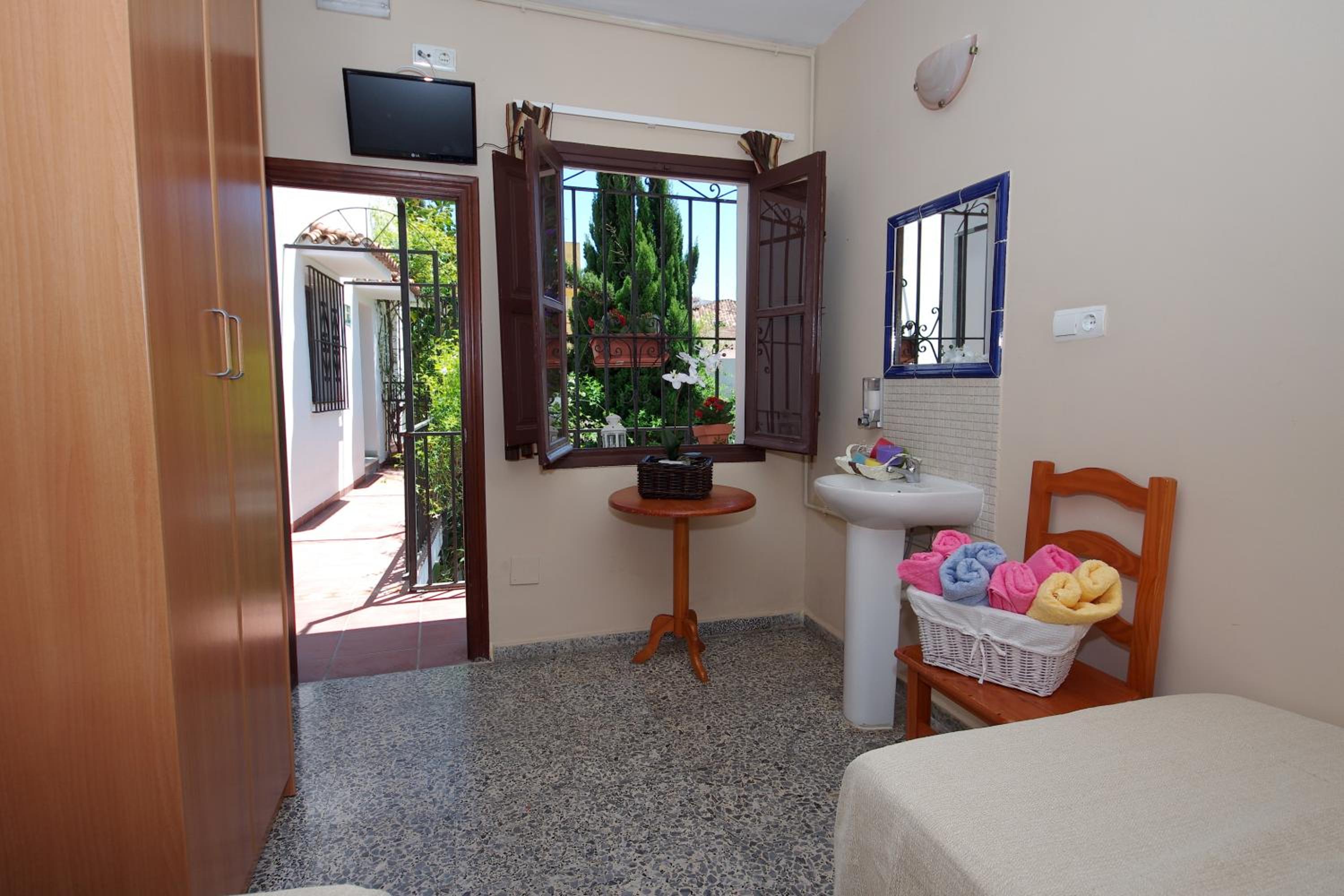 Habitación Doble con Baño Compartido