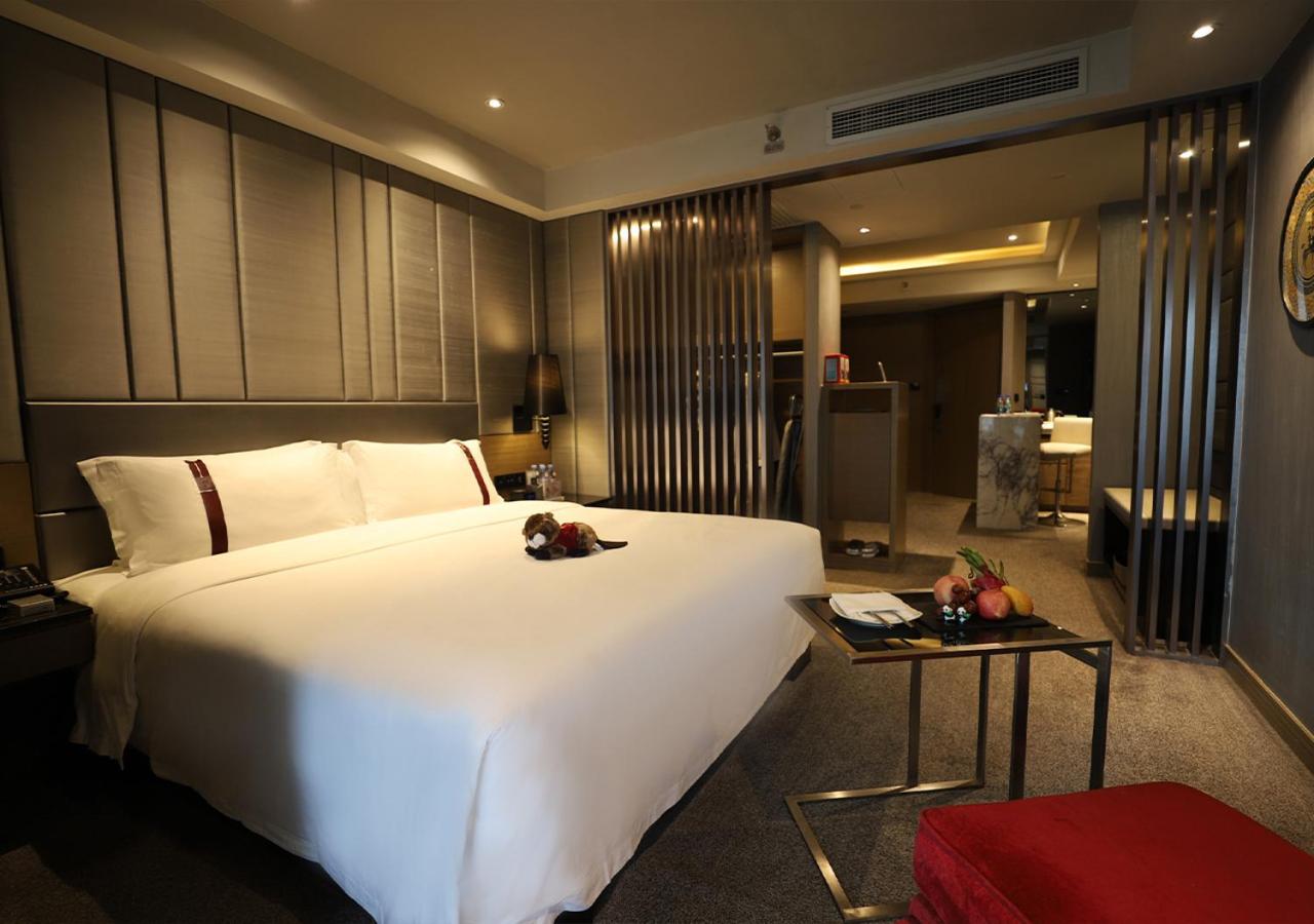 G50 Deluxe King Room - Photo 3