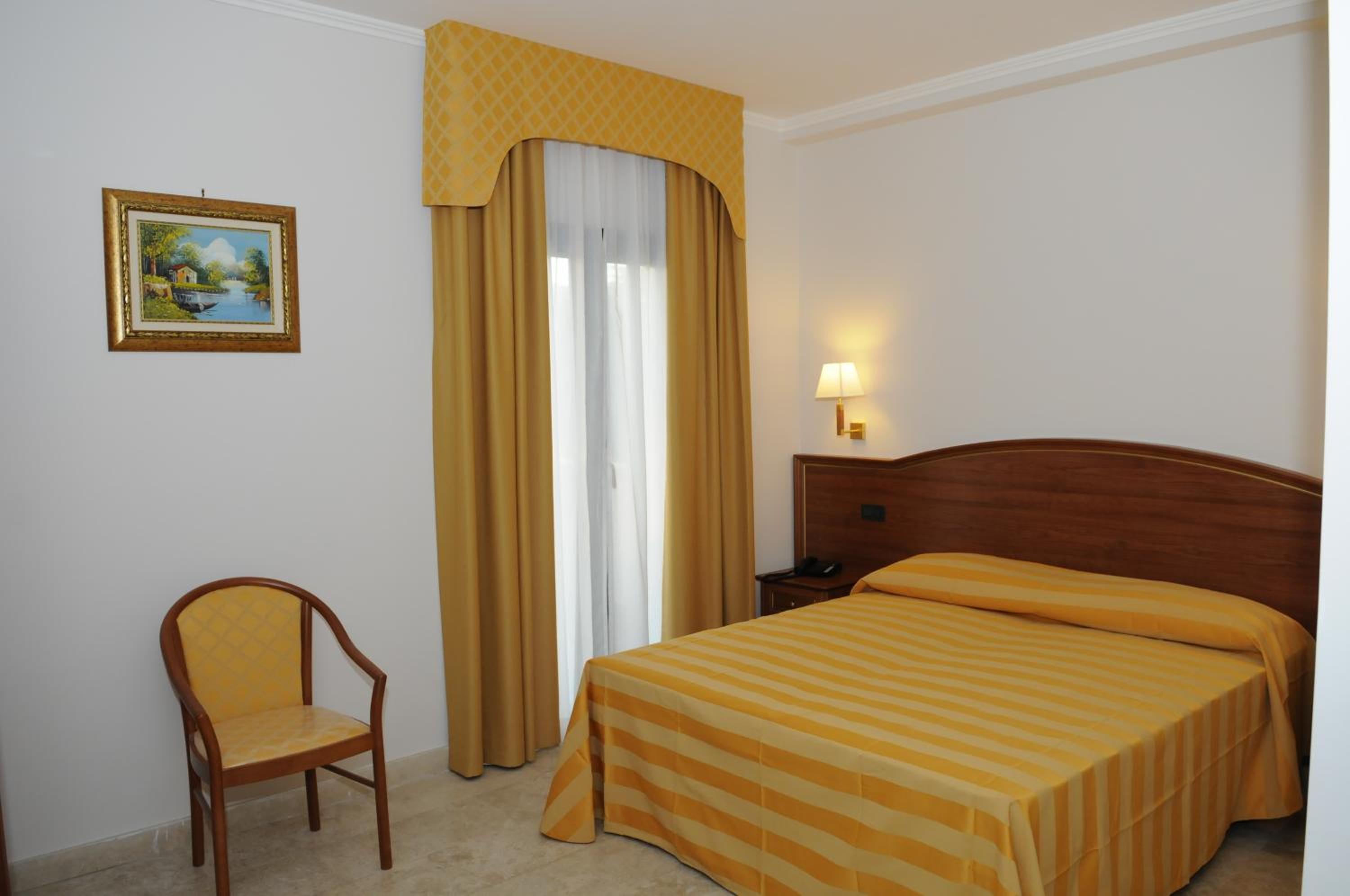 Double or Twin Room - Photo 2
