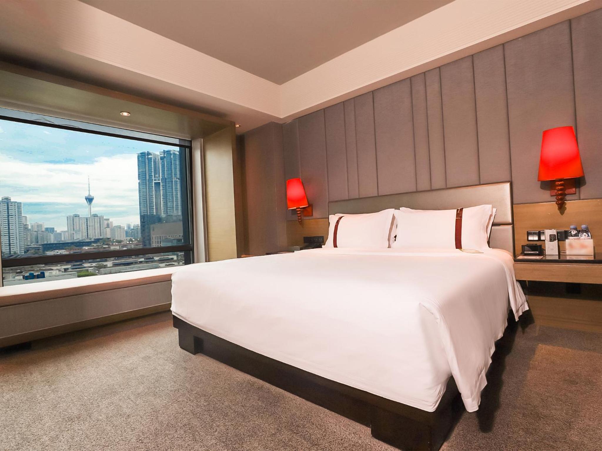 G60 Deluxe King Suite - Photo 1