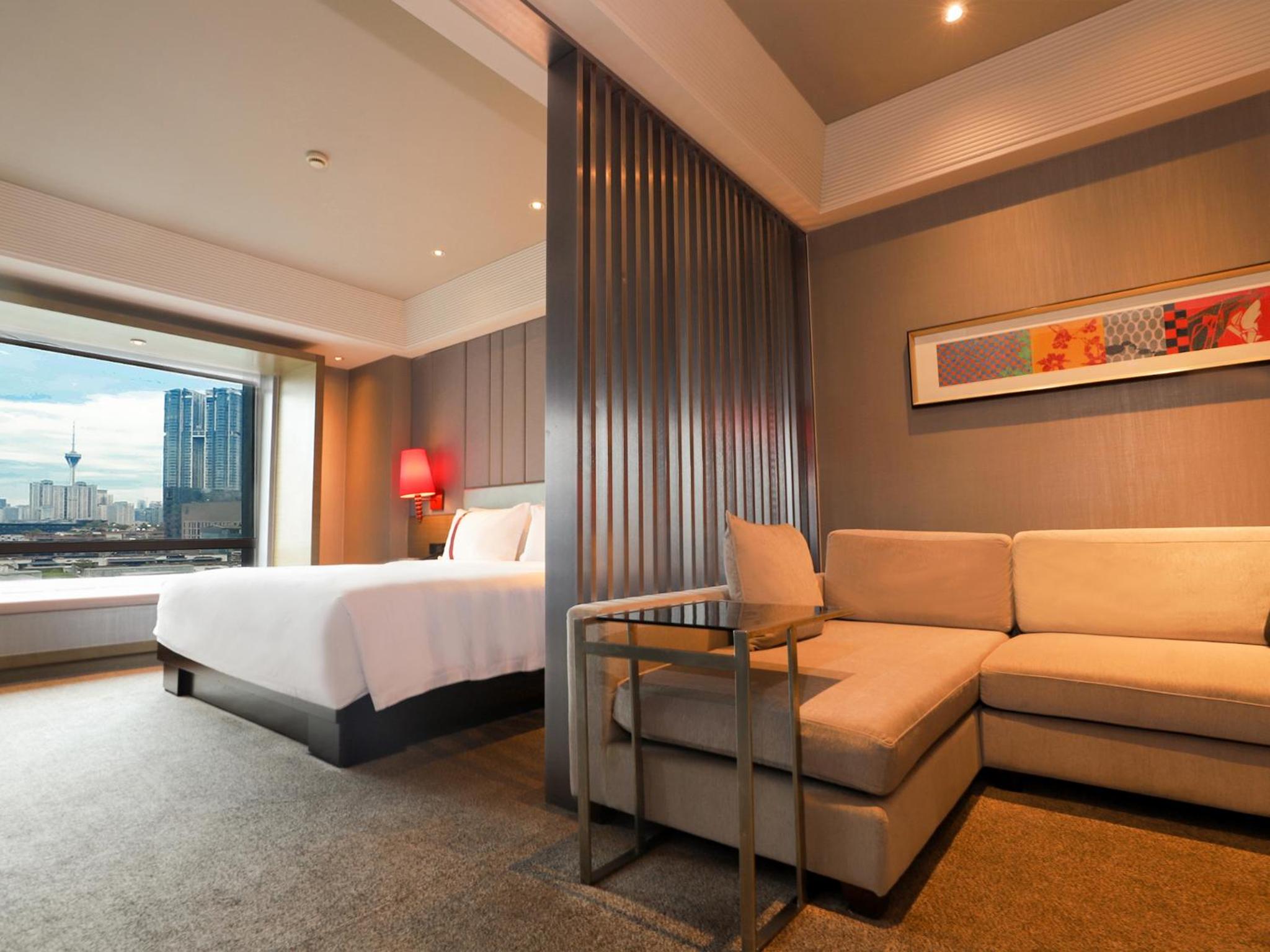 G60 Deluxe King Suite - Photo 3