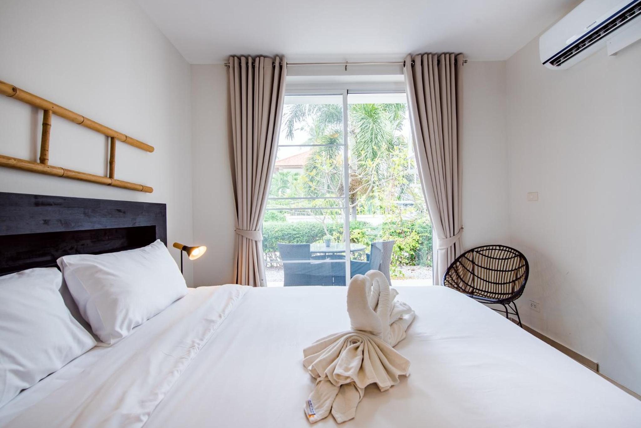 Premium One Bedroom Pool Suite Terrace photo 3