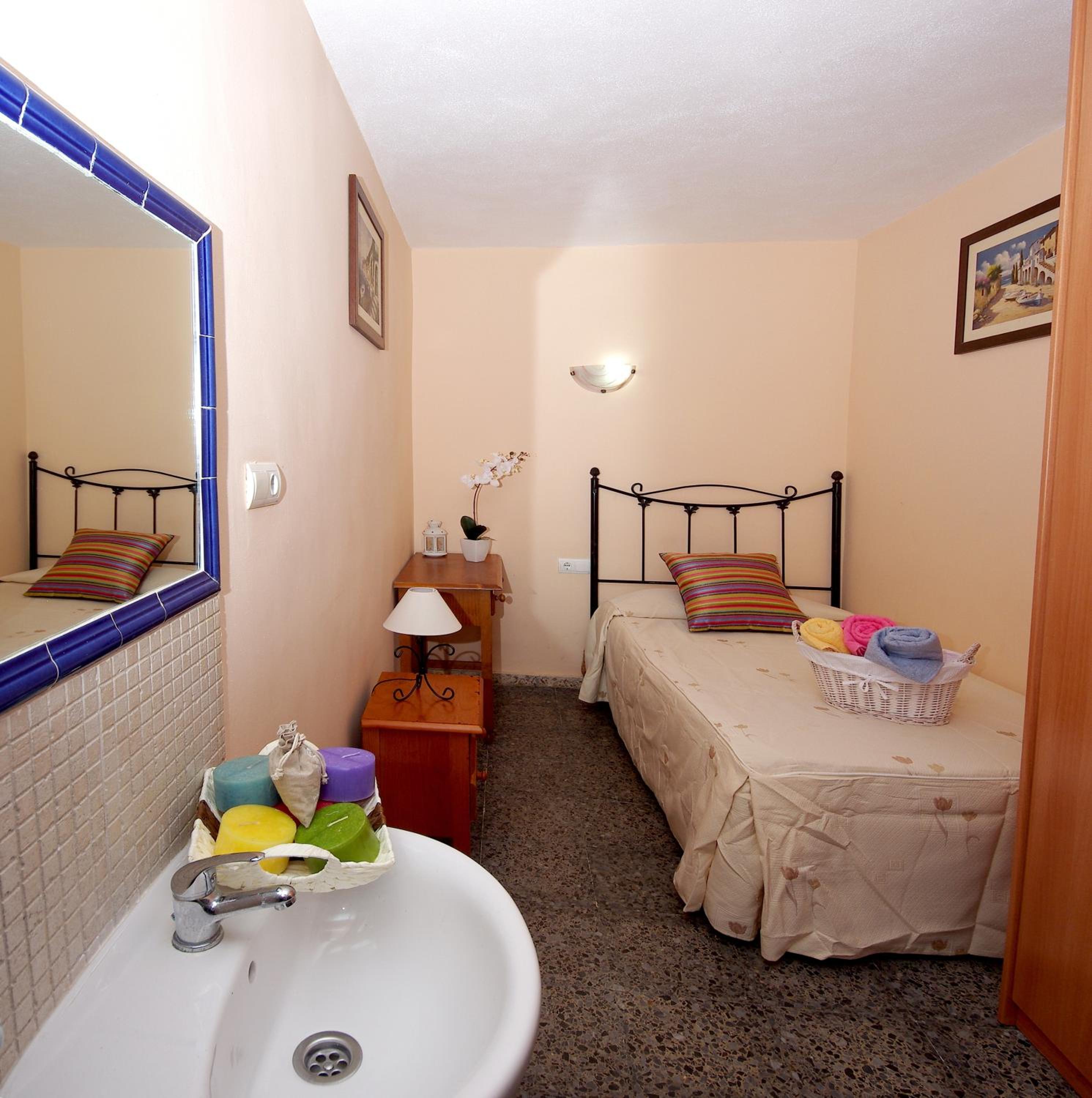Habitación individual con baño compartido