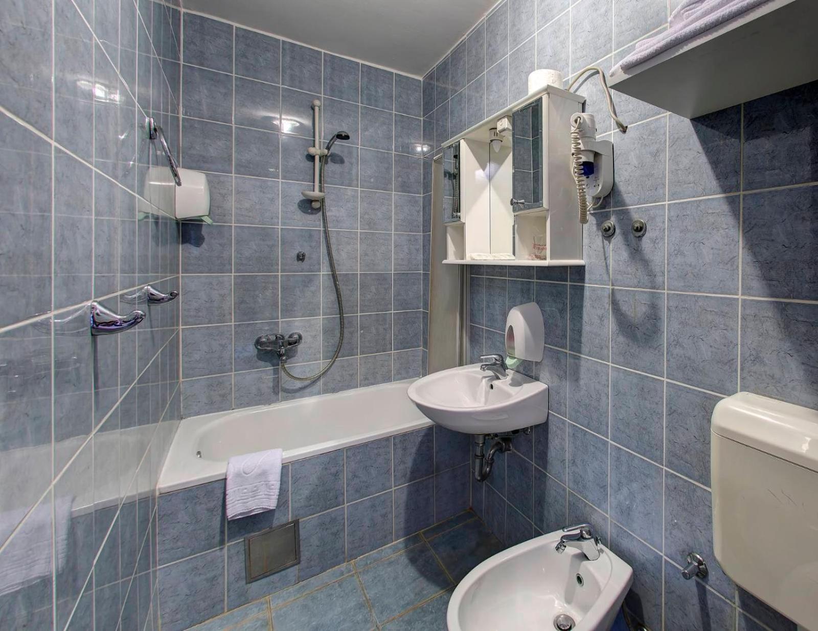Two-Bedroom Apartment (4 Adults) - Photo 2