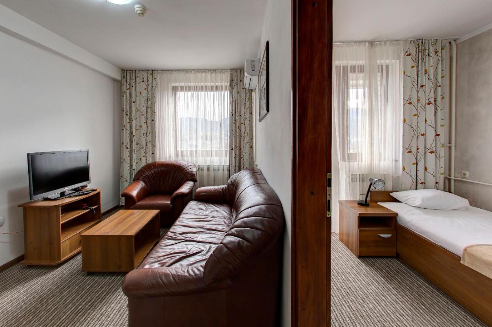Two-Bedroom Apartment (4 Adults) - Photo 3