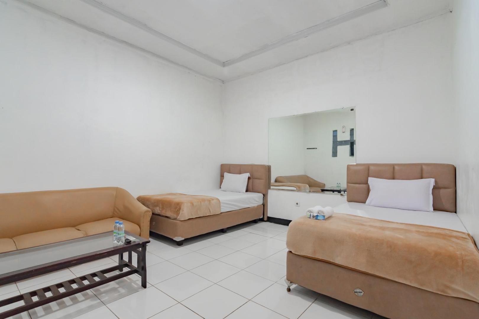Standard Double Room - Photo 2