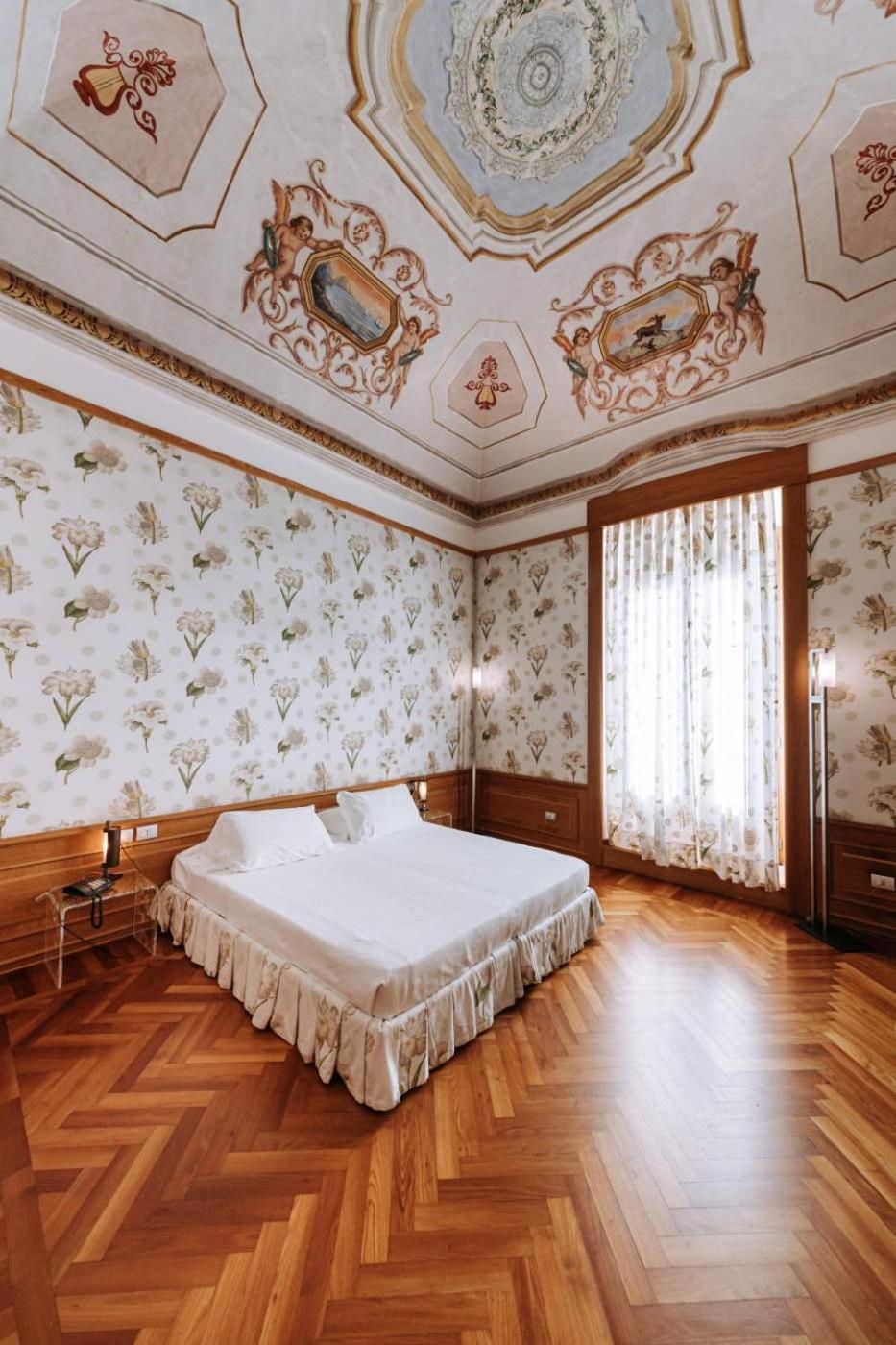 Deluxe Double or Twin Room with Spa Bath