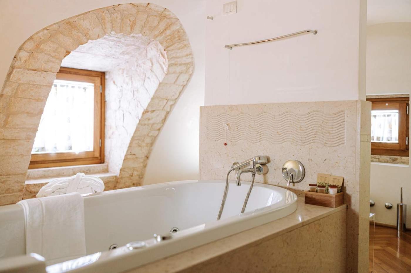 Suite with Spa Bath photo 3