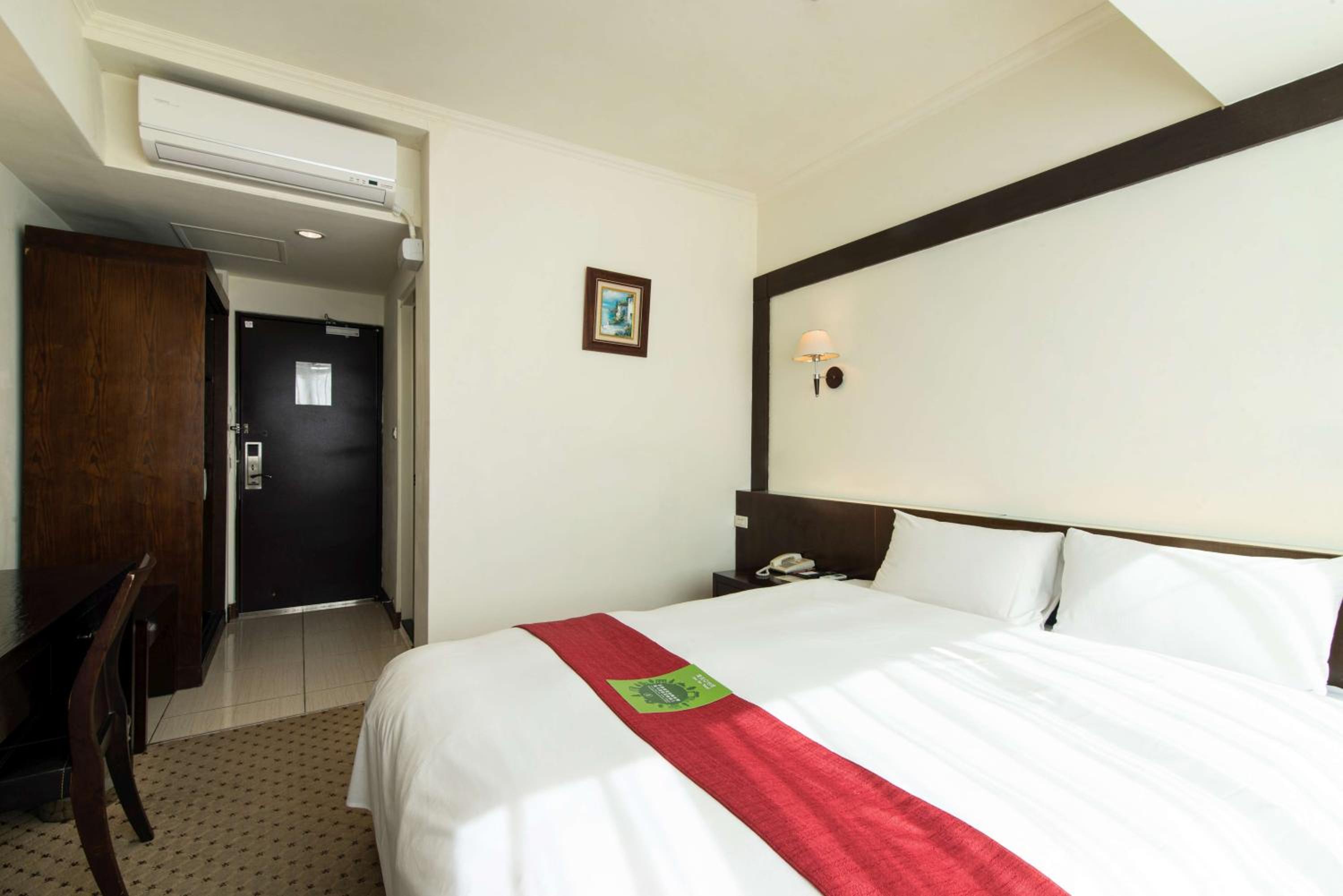 No Window - Standard Double Or Twin Room photo 3