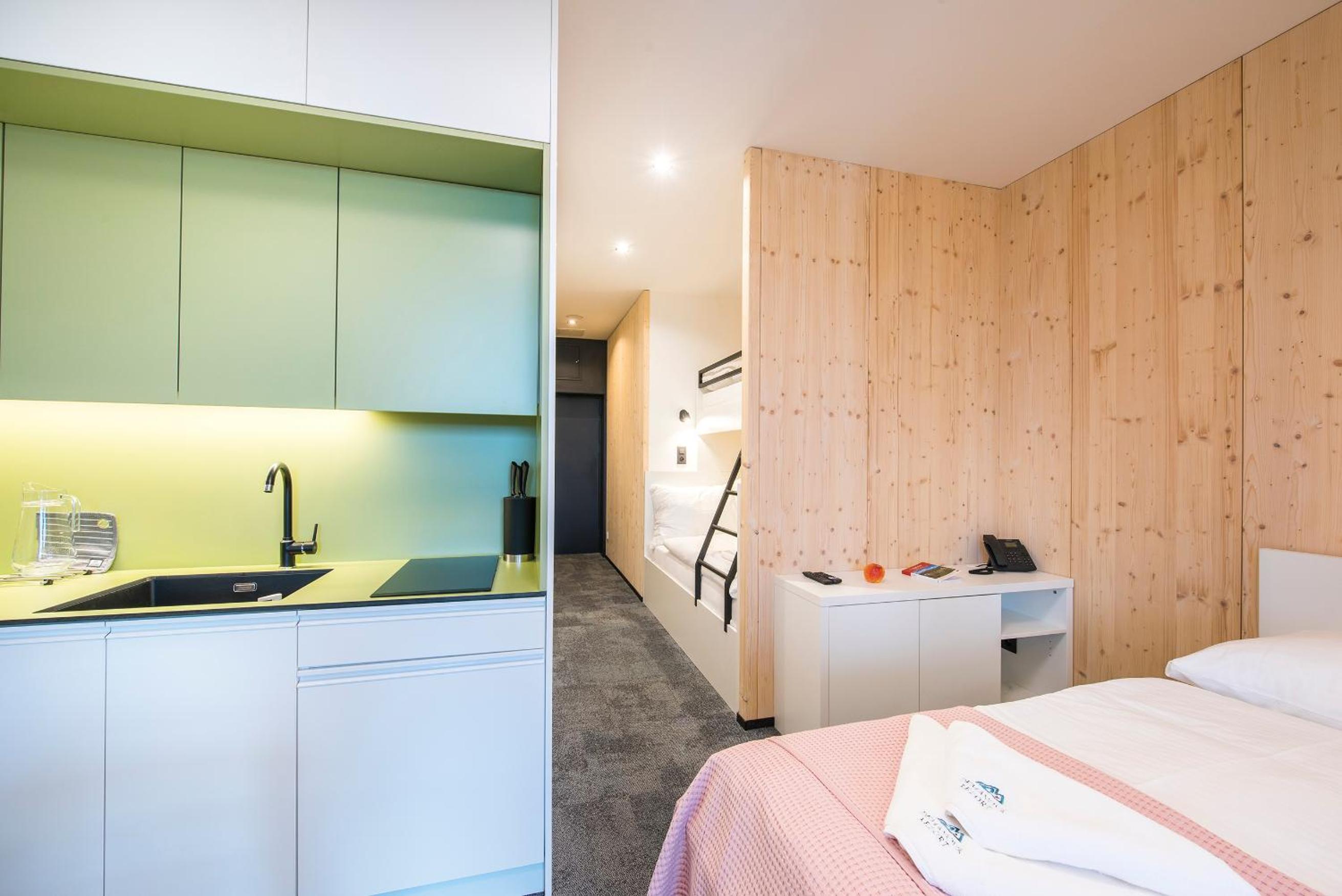 Quadruple Room - Photo 7