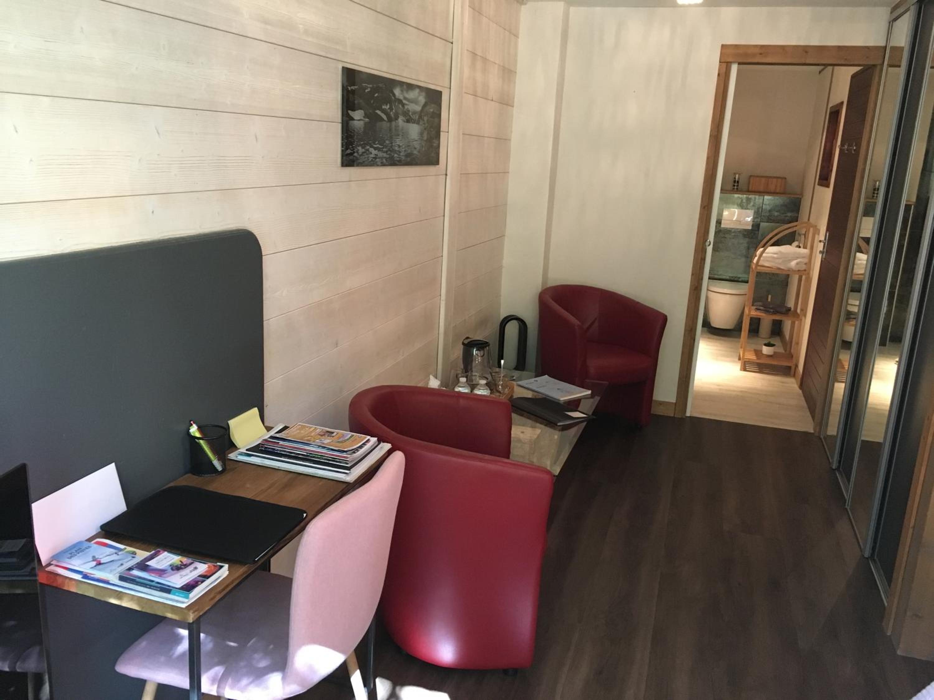 Deluxe King Room photo 3