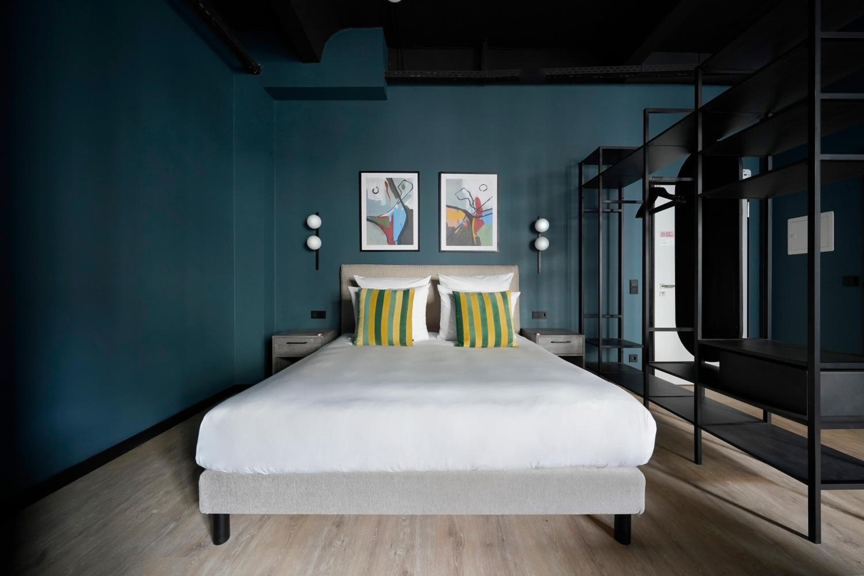 1 Bedroom Apartment with Sofa Bed photo 2