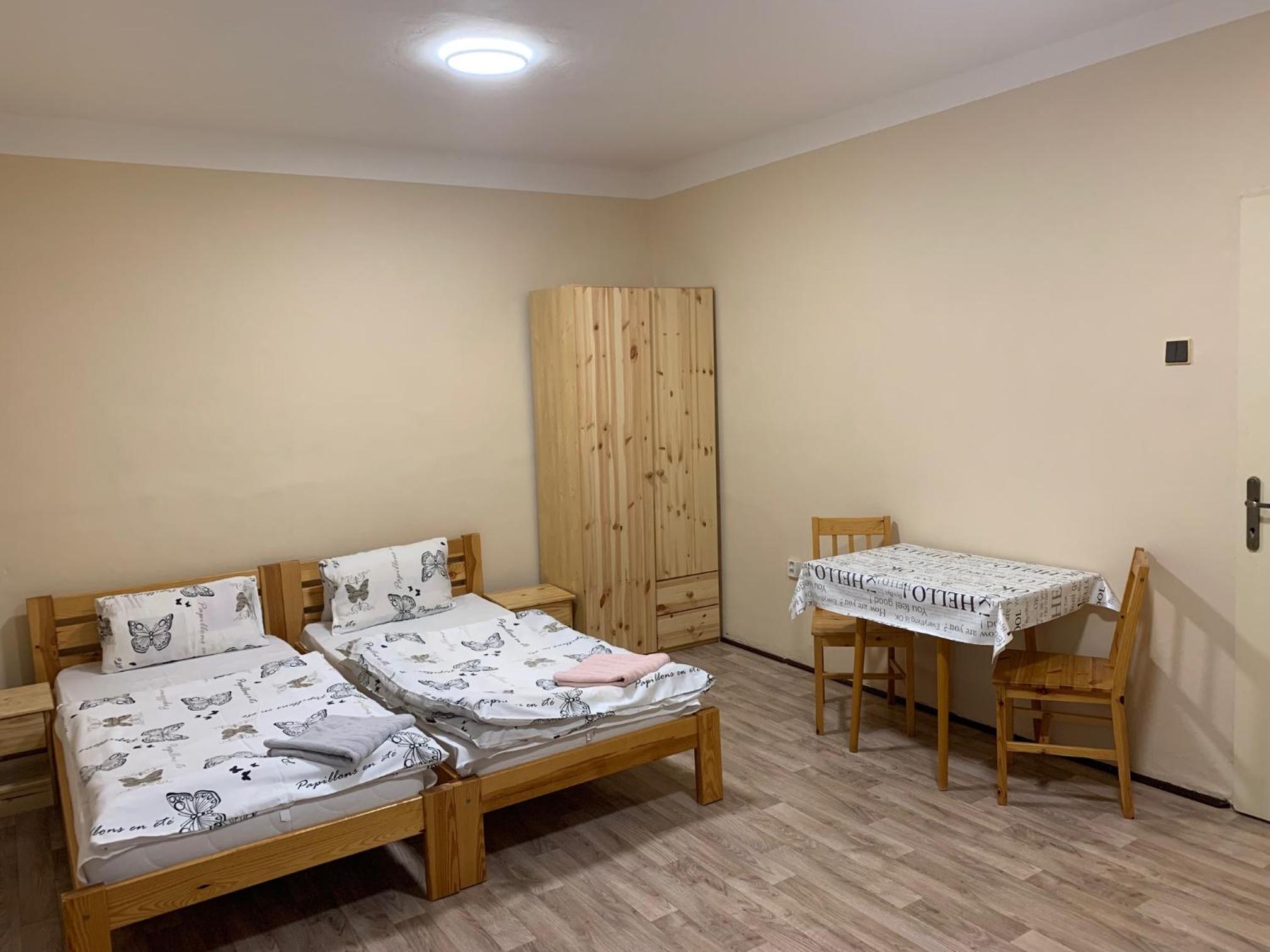Twin Room with Private Bathroom - Photo 2