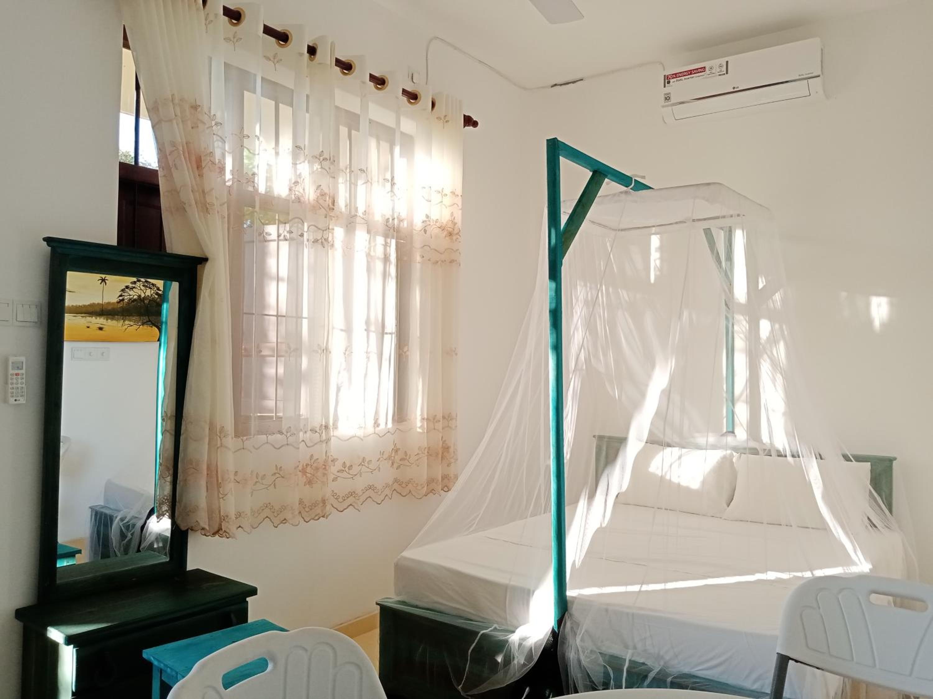 Queen Room with Garden View