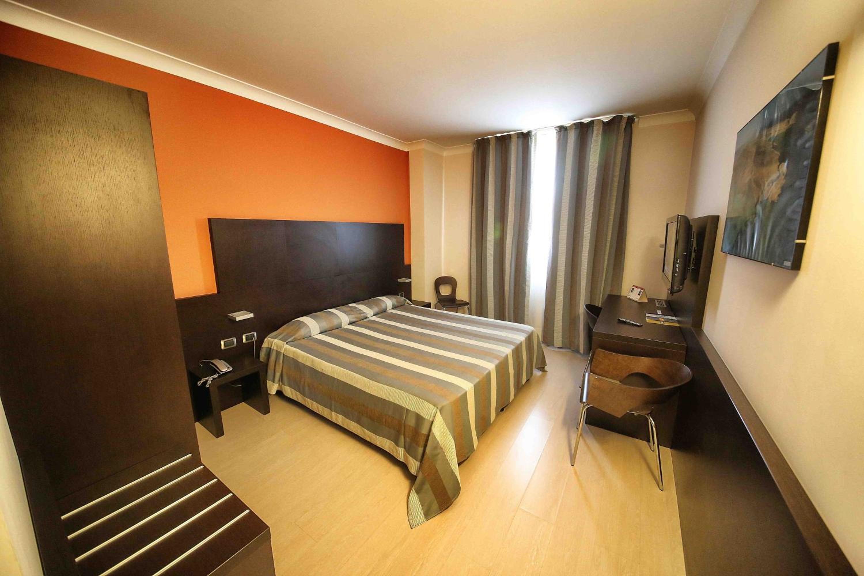 Double or Twin Room - Photo 5
