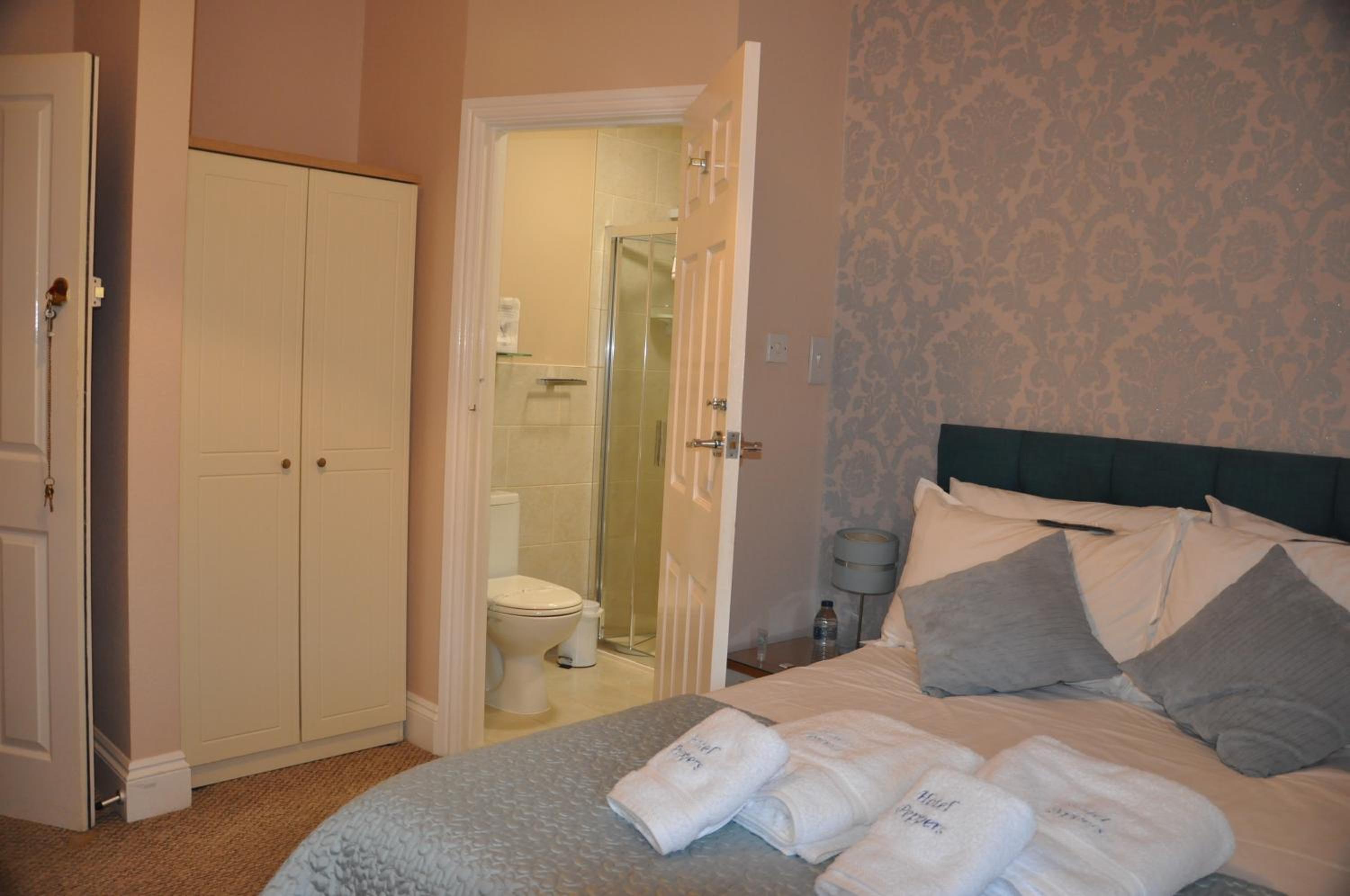 Double room En-suite with shower photo 2
