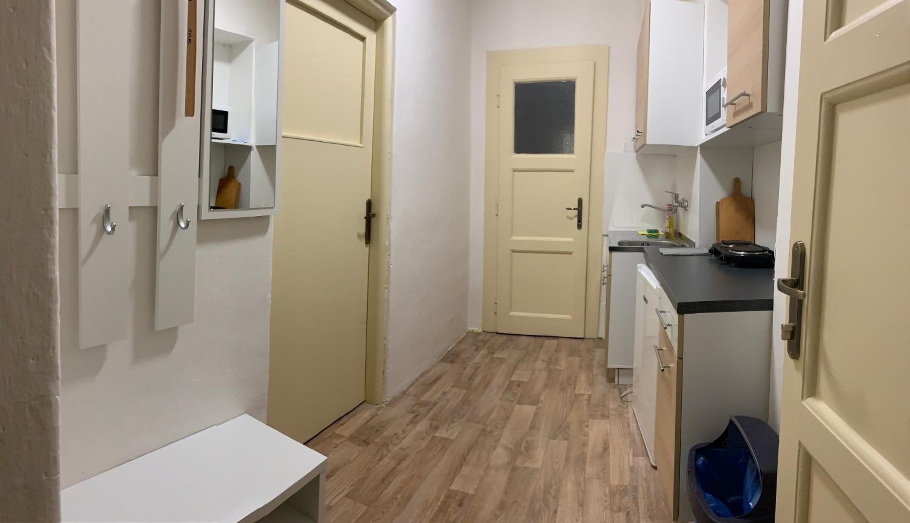 Twin Room with Private Bathroom - Photo 5