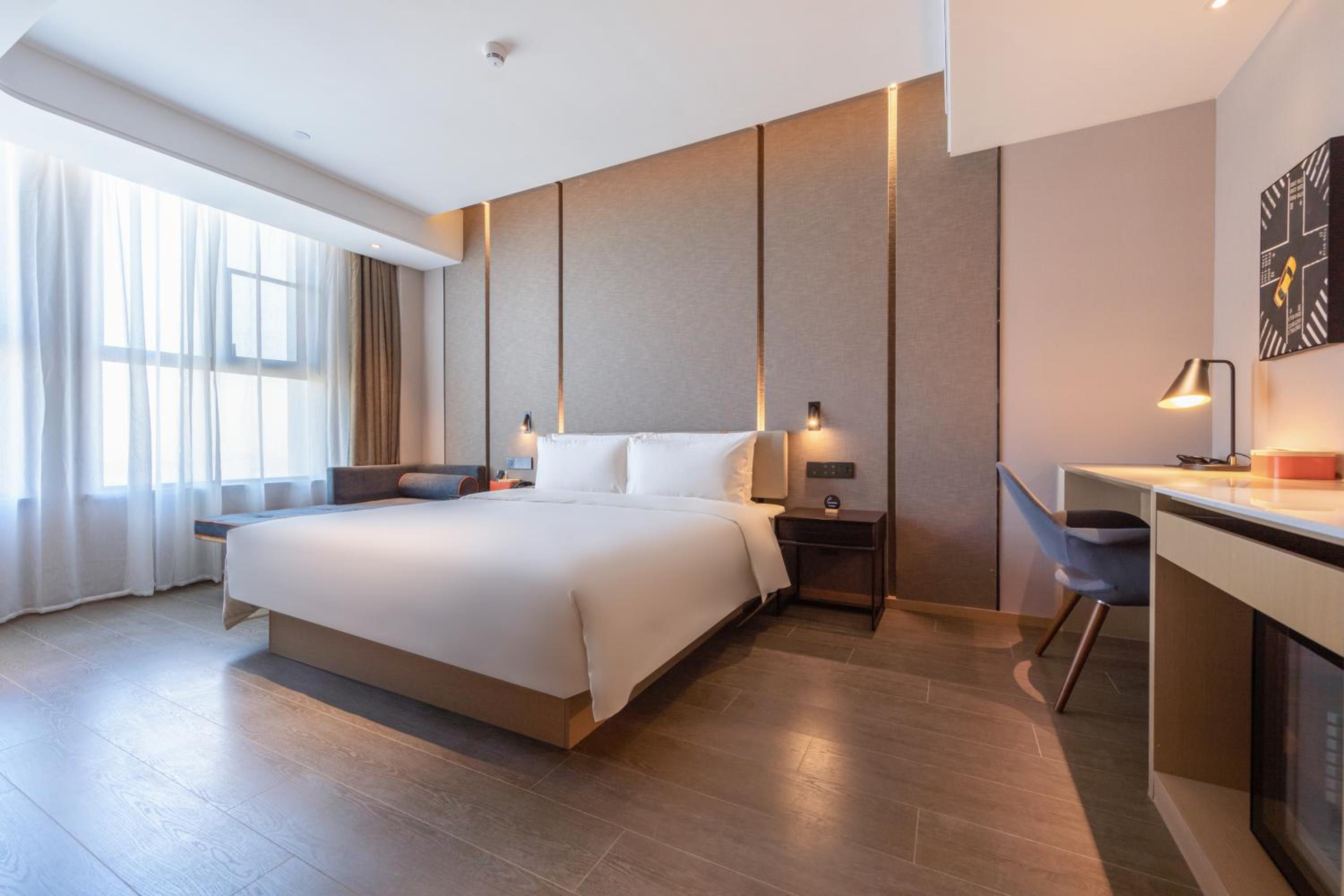 Double Room with Lake View - Photo 4