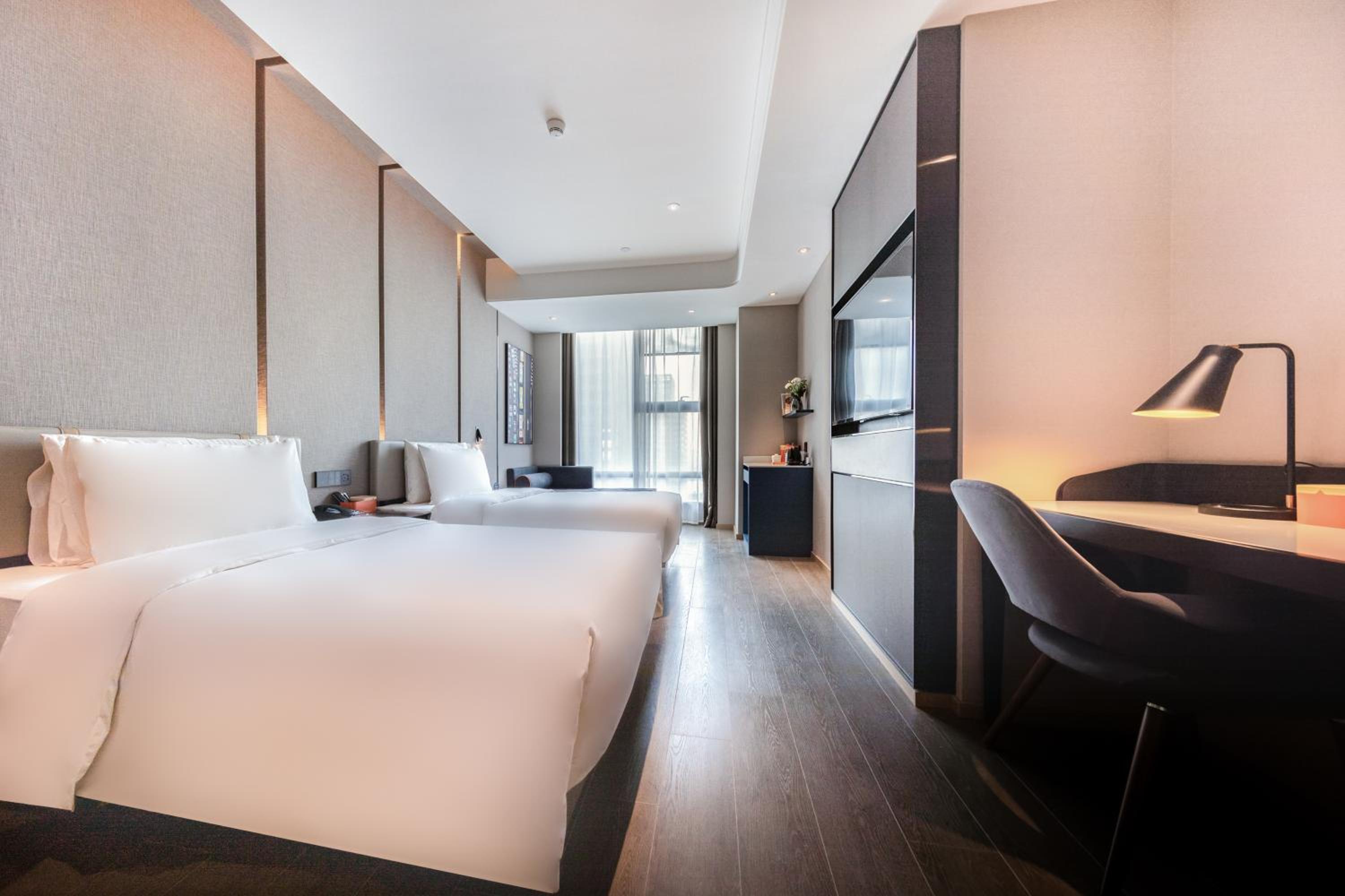 Twin Room with Lake View - Photo 1