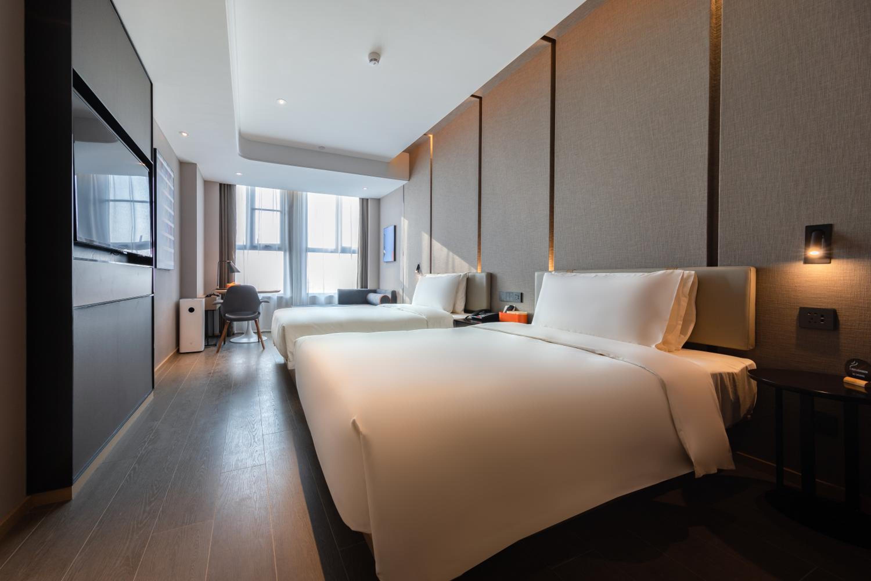 Executive Twin Room with Lake View - Photo 2