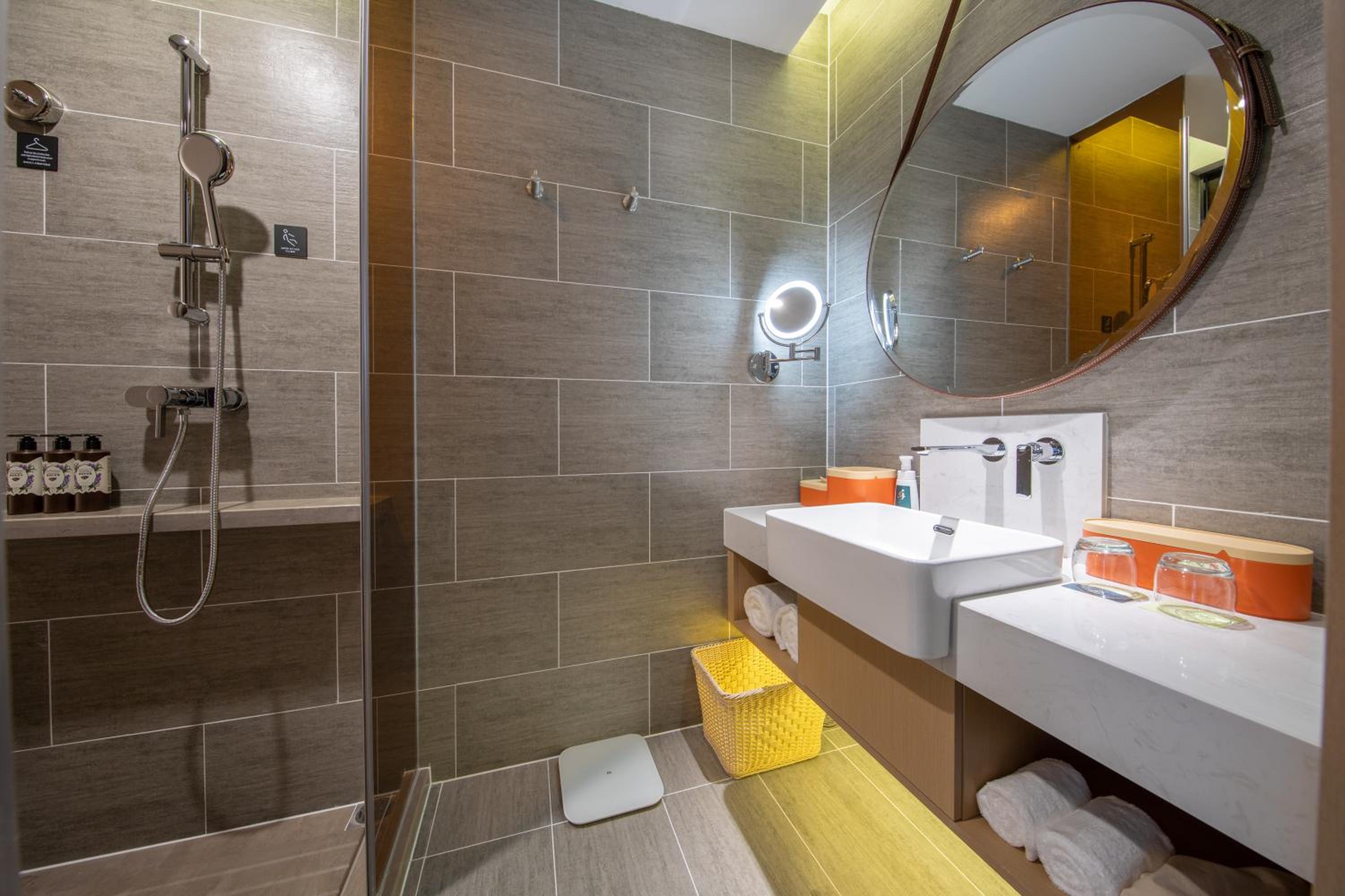 Executive Twin Room with Lake View - Photo 3