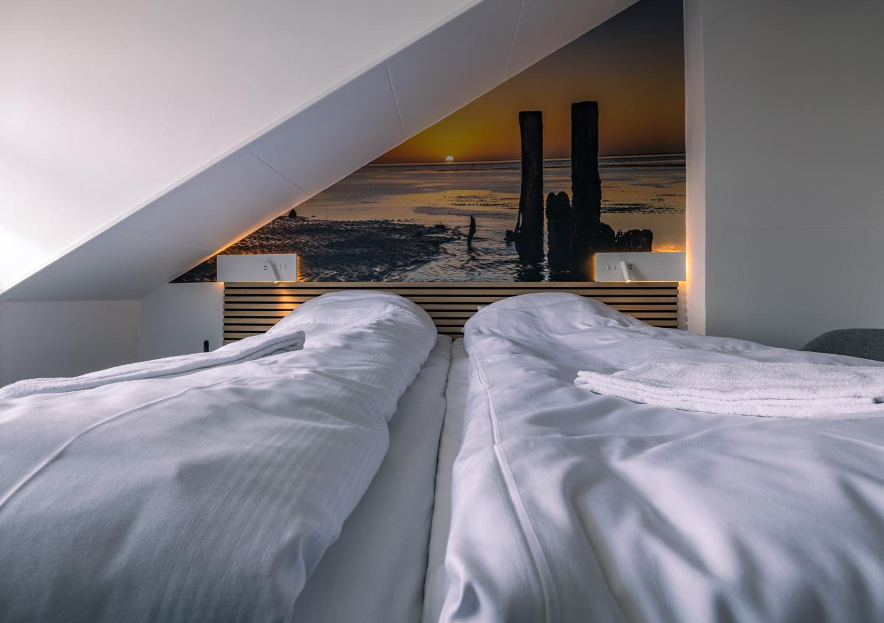 Twin Room - Top Floor photo 2