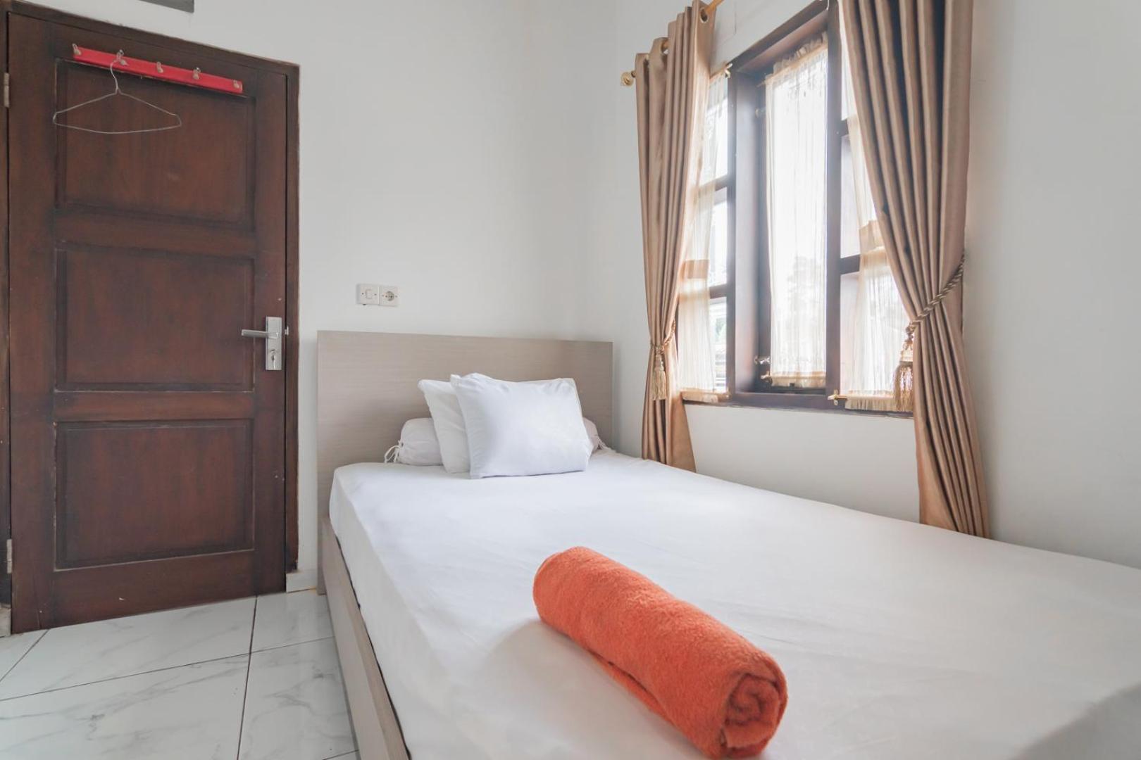 Standard Double Room with Shared Bathroom