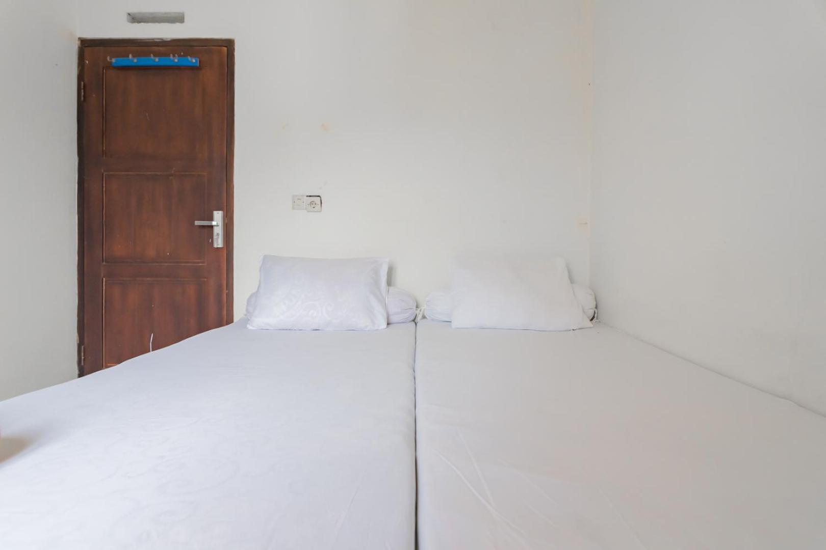 Twin Room with Shared Bathroom