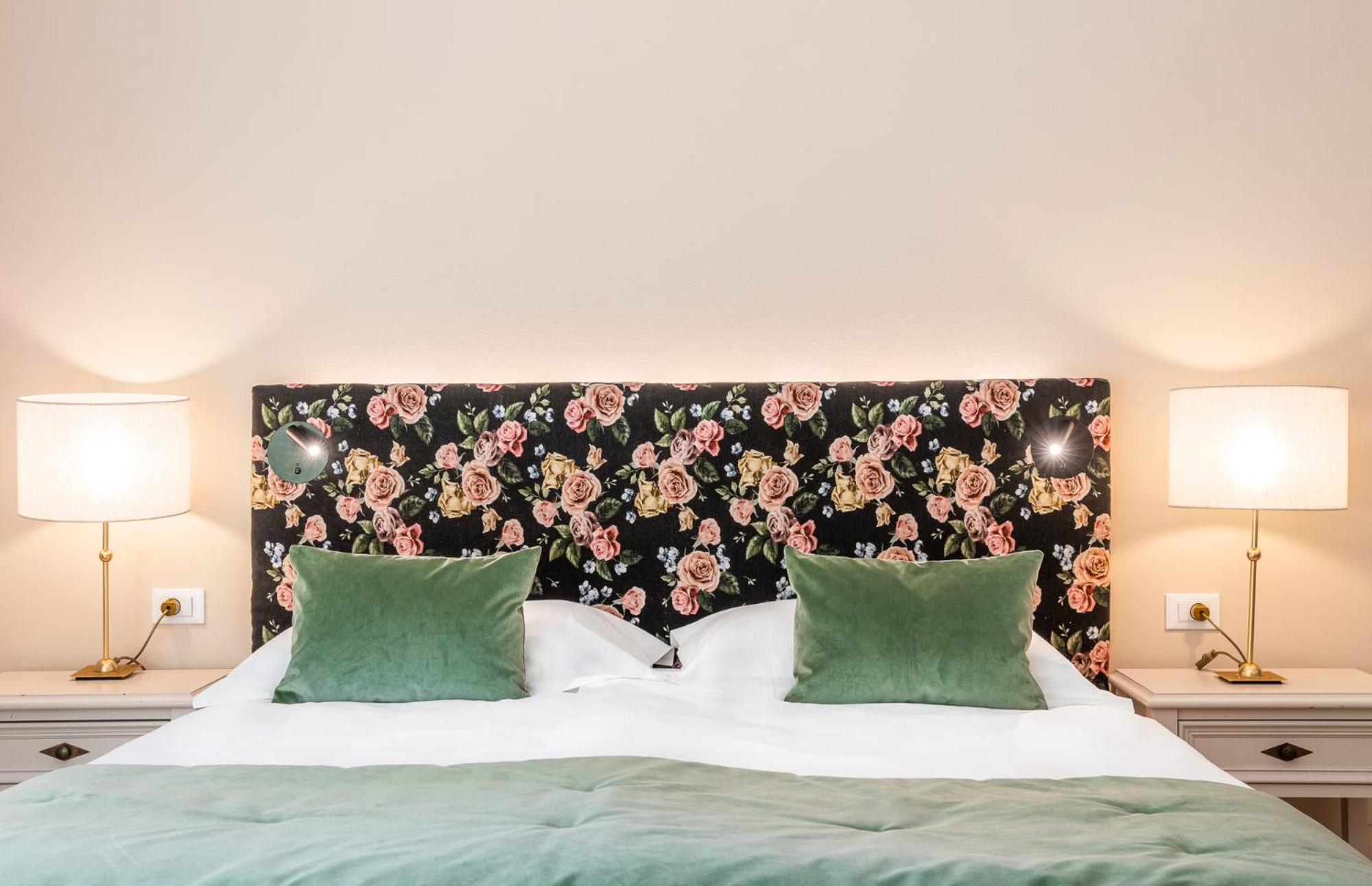Deluxe Double Room with Balcony - Photo 3