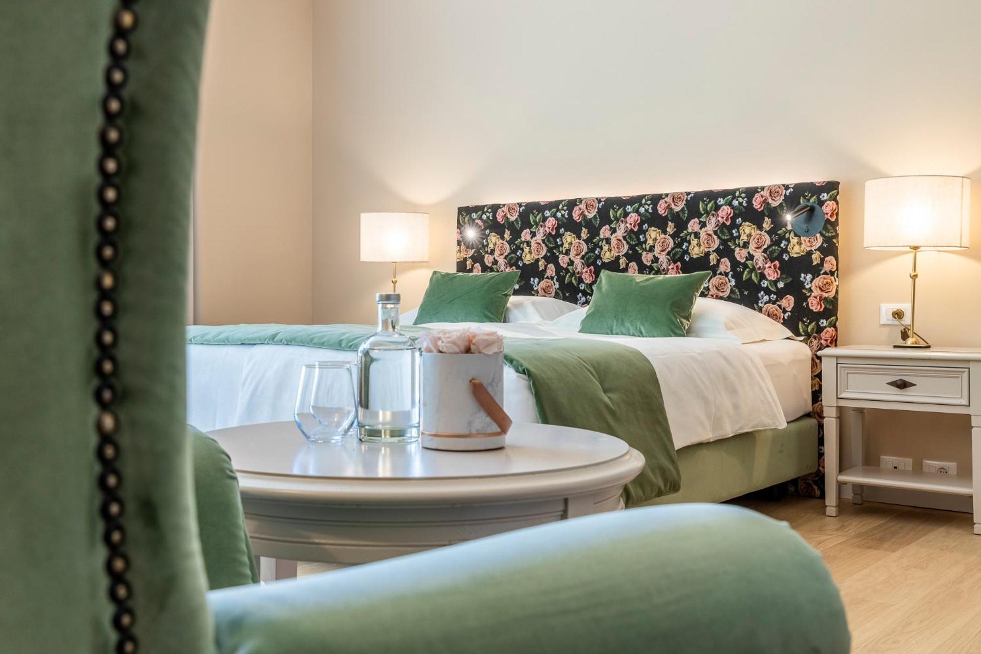 Deluxe Double Room with Balcony - Photo 1